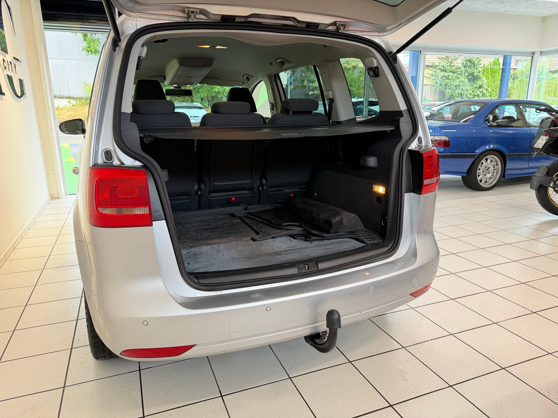 VW Touran 2.0 TDI BlueMotion Technology Highline-image-15