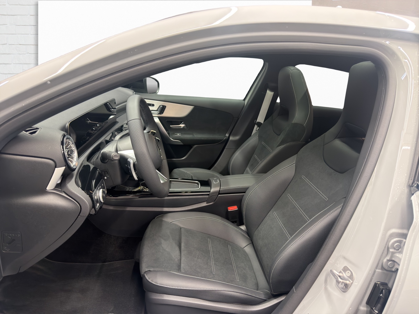 MERCEDES-BENZ A 250 e AMG Line EQ Star-image-6