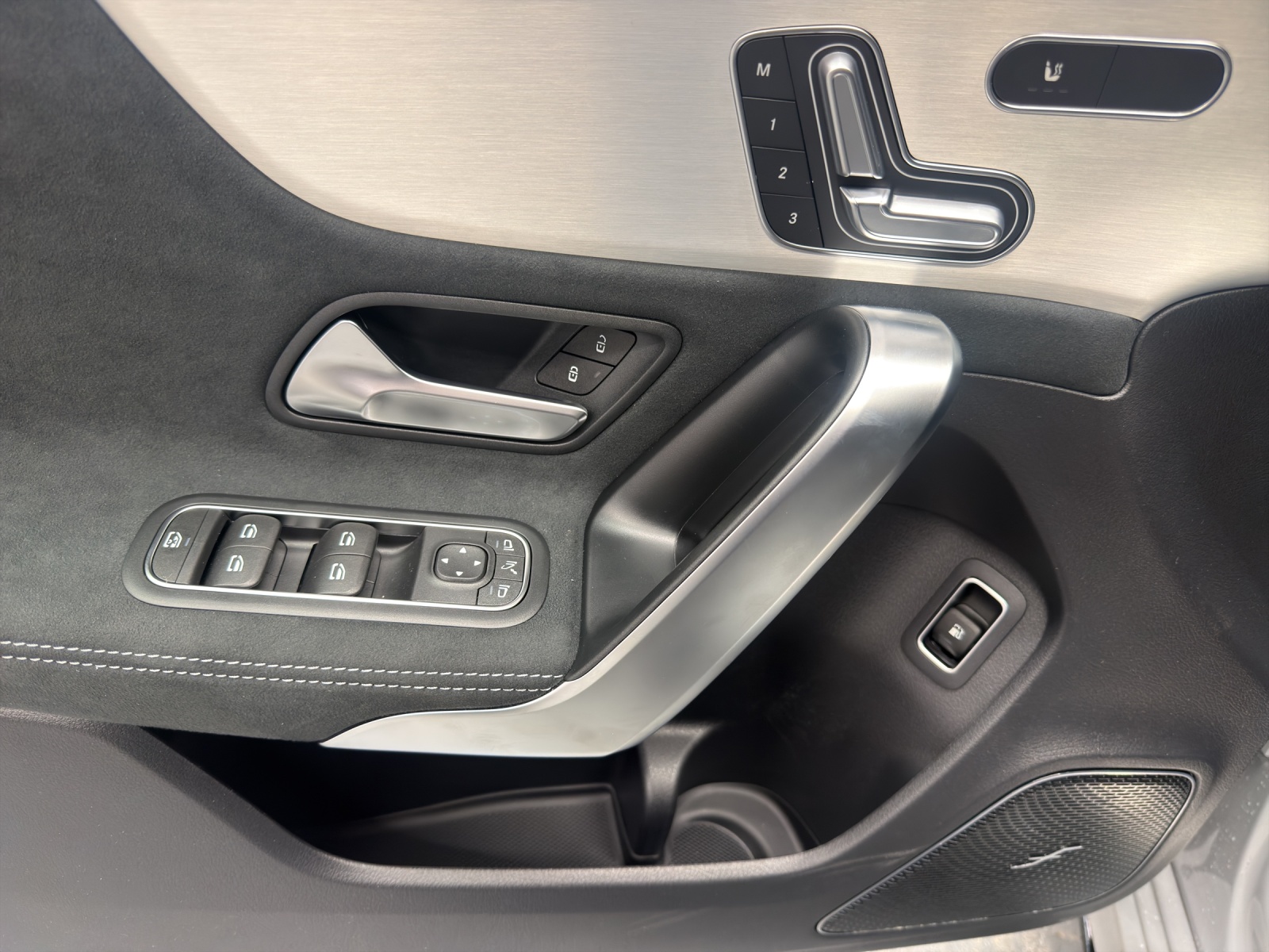 MERCEDES-BENZ A 250 e AMG Line EQ Star-image-12