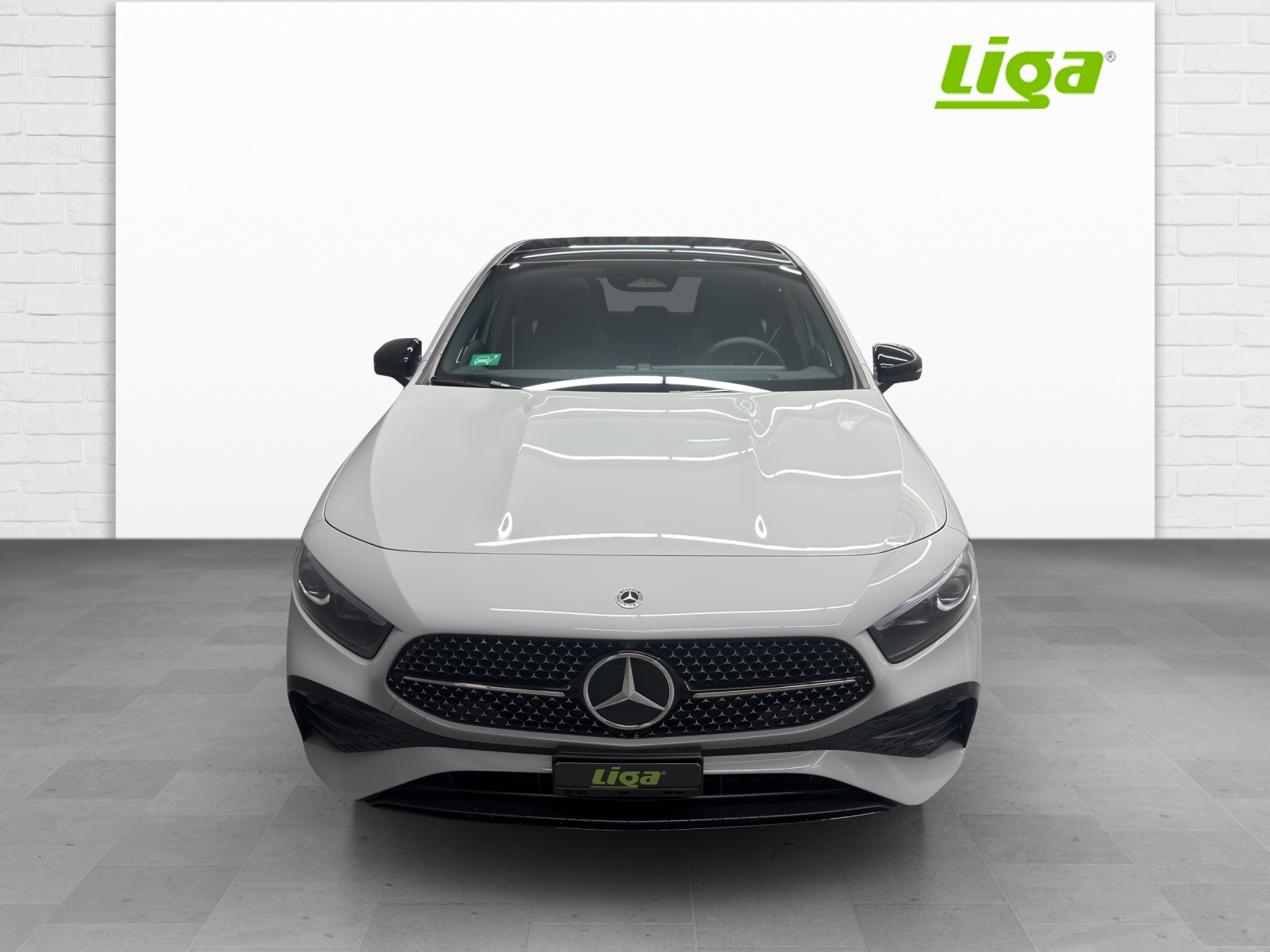 MERCEDES-BENZ A 250 e AMG Line EQ Star-image-1