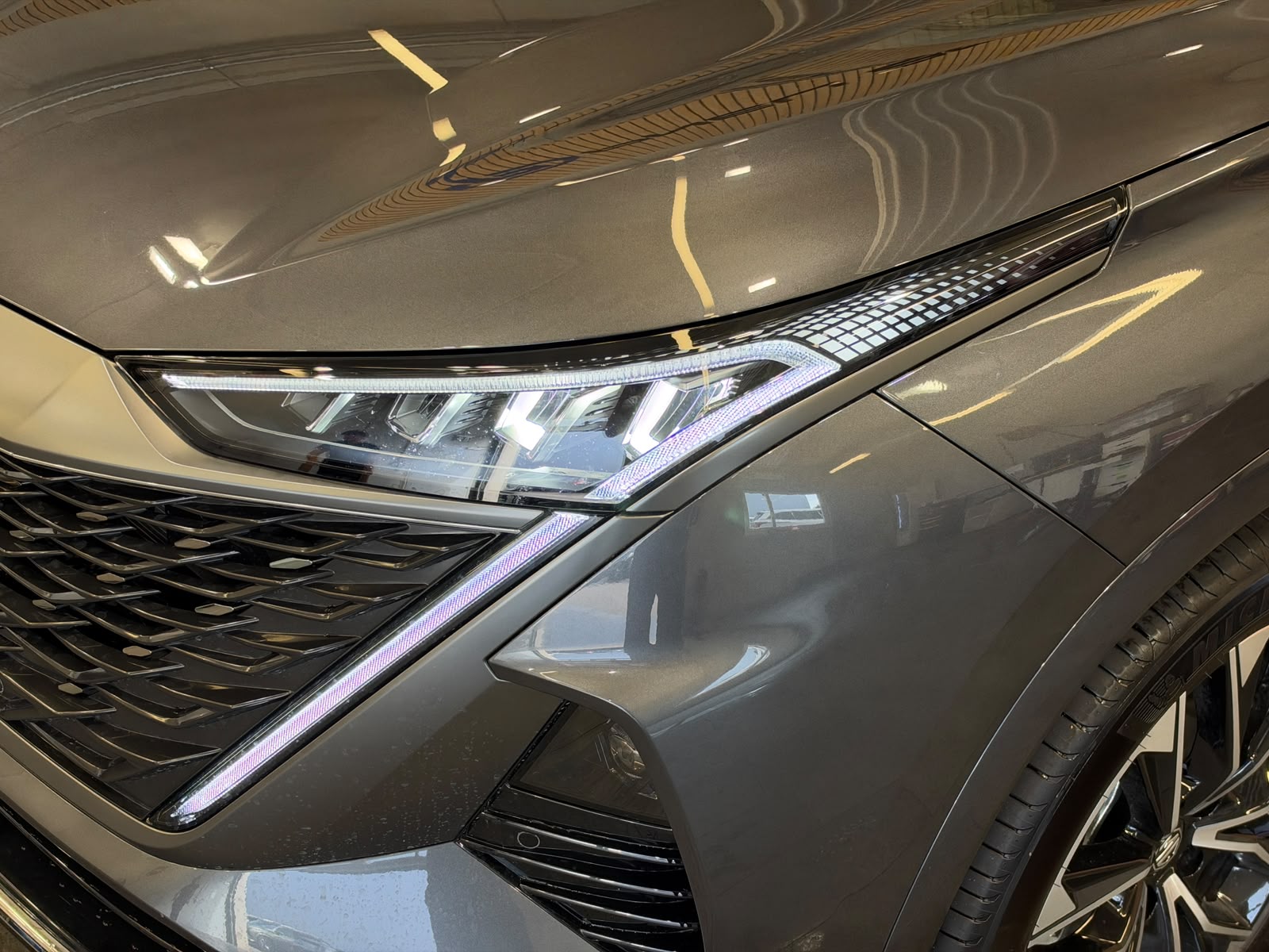 MG S9 1.5 TGDI PHEV Premium / Camden Grey-showroom-element-2