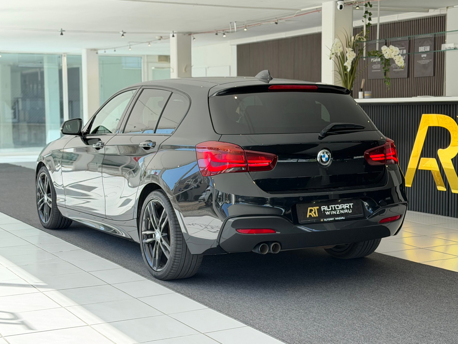 BMW 120i Edition M Sport Steptronic **Frisch ab MFK**-image-8