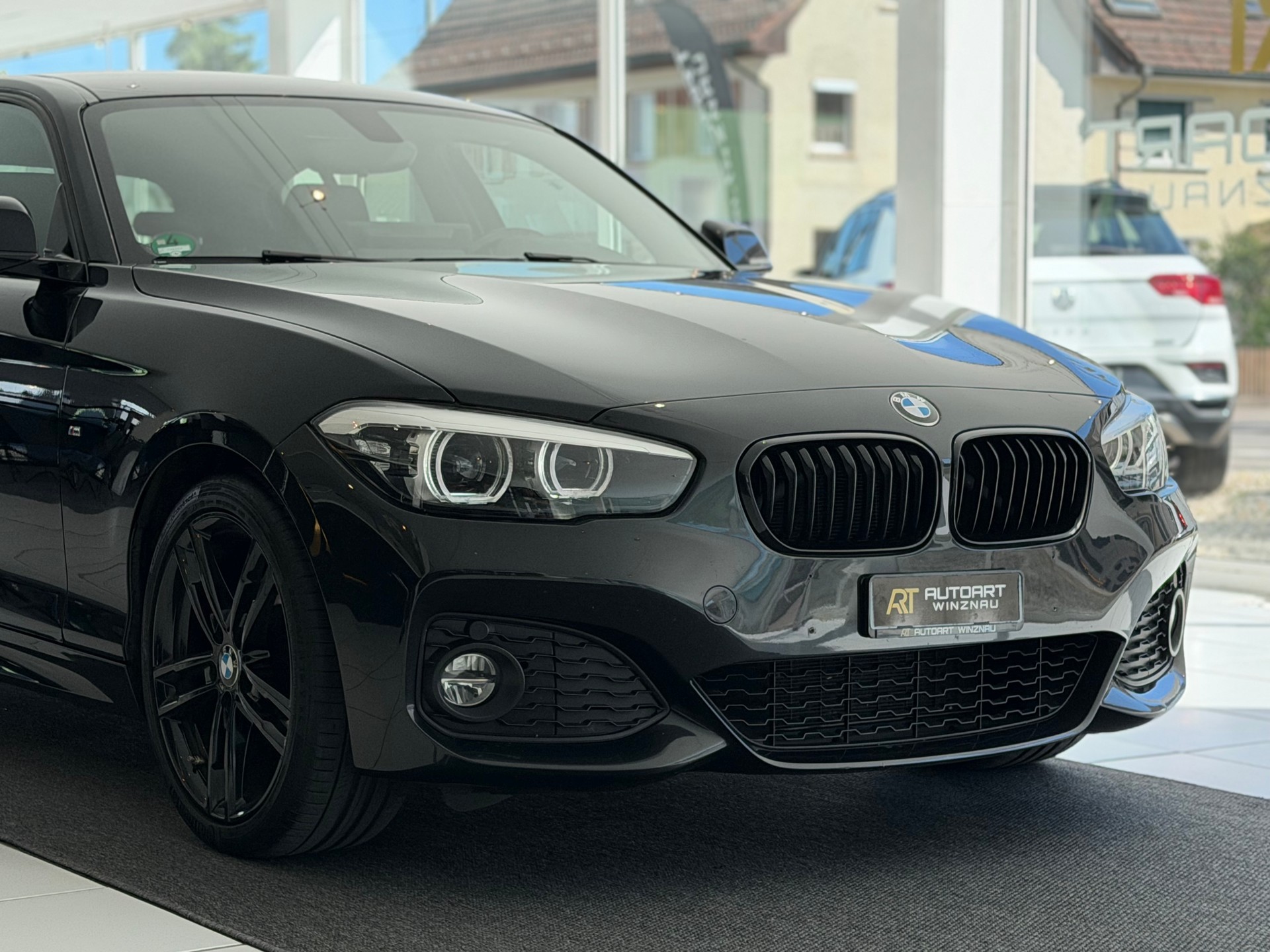 BMW 120i Edition M Sport Steptronic **Frisch ab MFK**-showroom-element-3