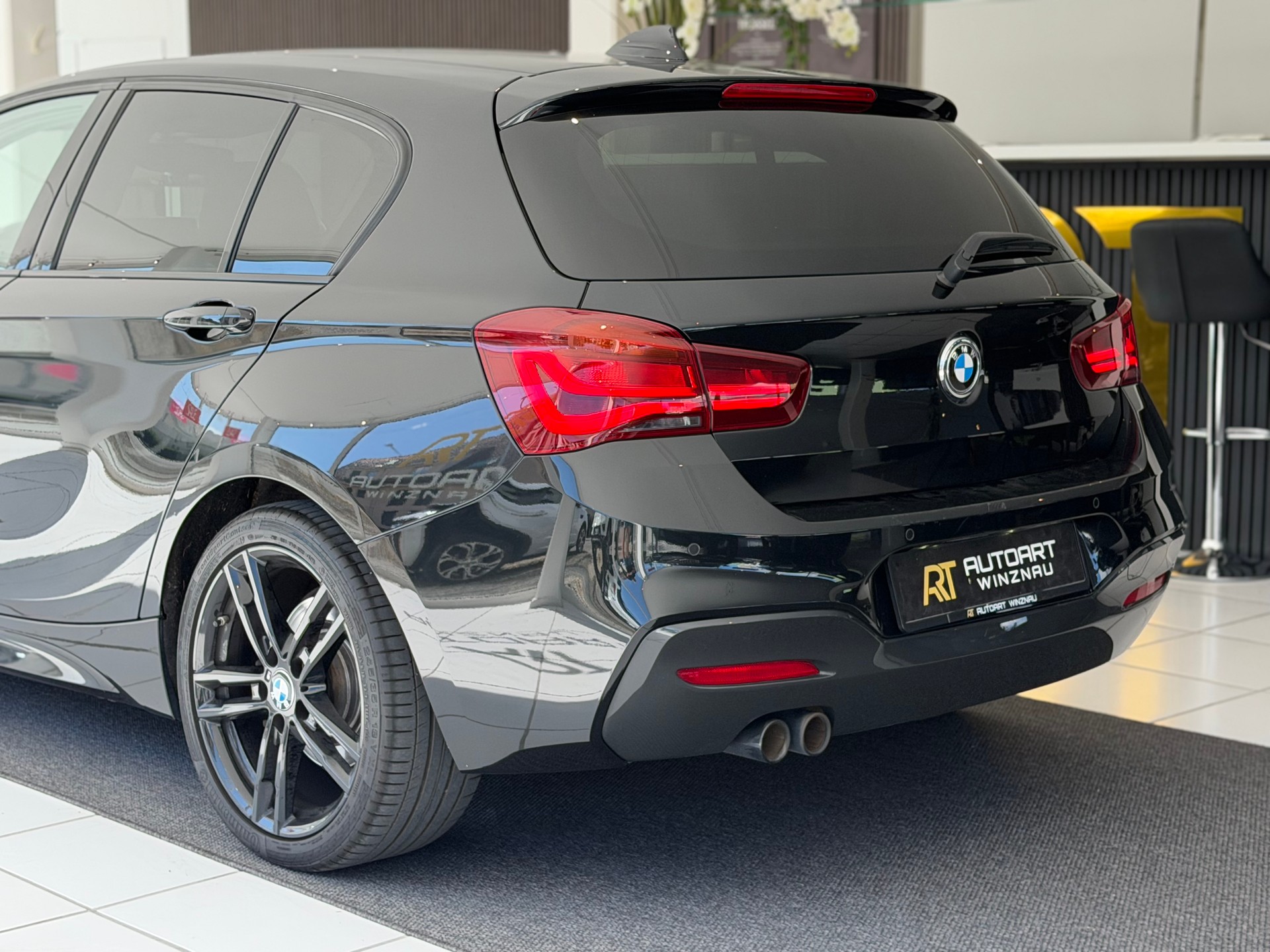 BMW 120i Edition M Sport Steptronic **Frisch ab MFK**-image-9