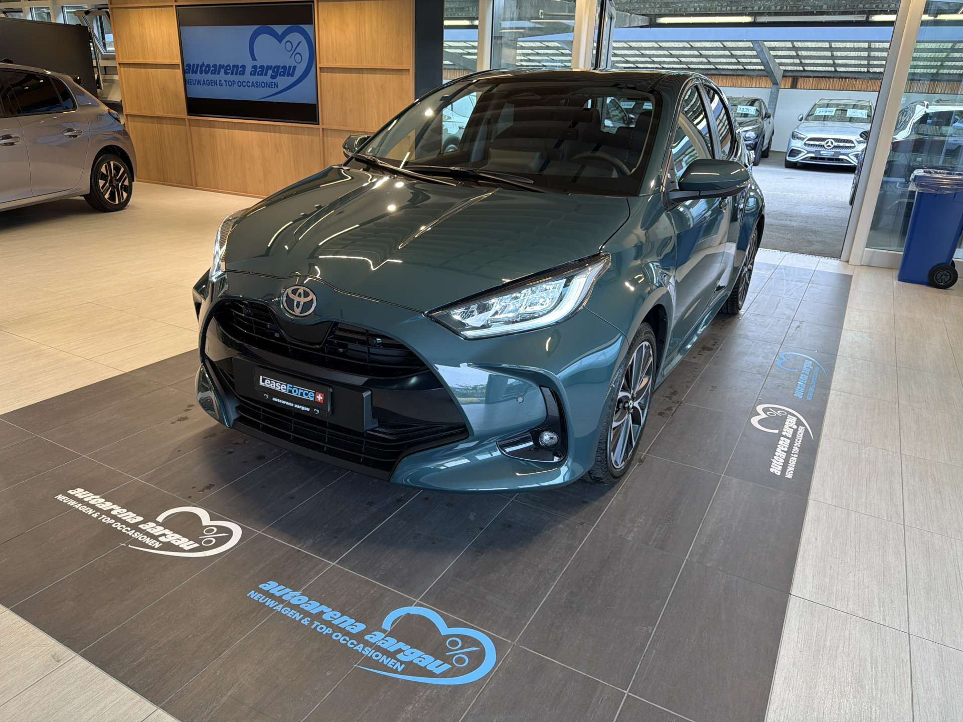 TOYOTA Yaris 1.5 Active Plus+ e-CVT Automat-image-0