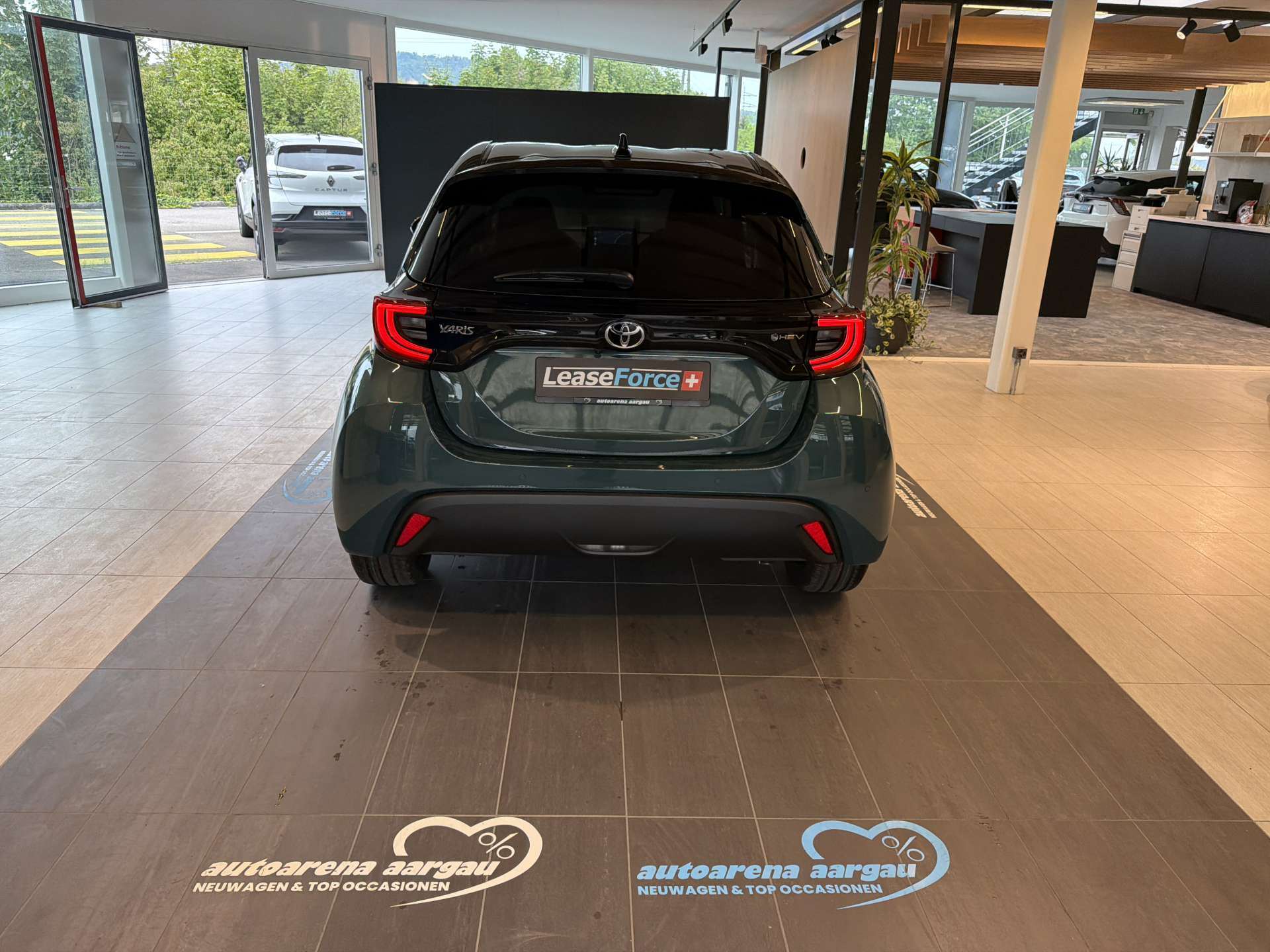 TOYOTA Yaris 1.5 Active Plus+ e-CVT Automat-image-12