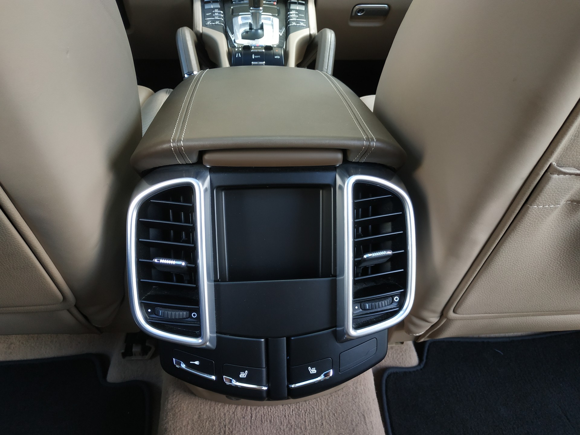 PORSCHE Cayenne Turbo-image-21