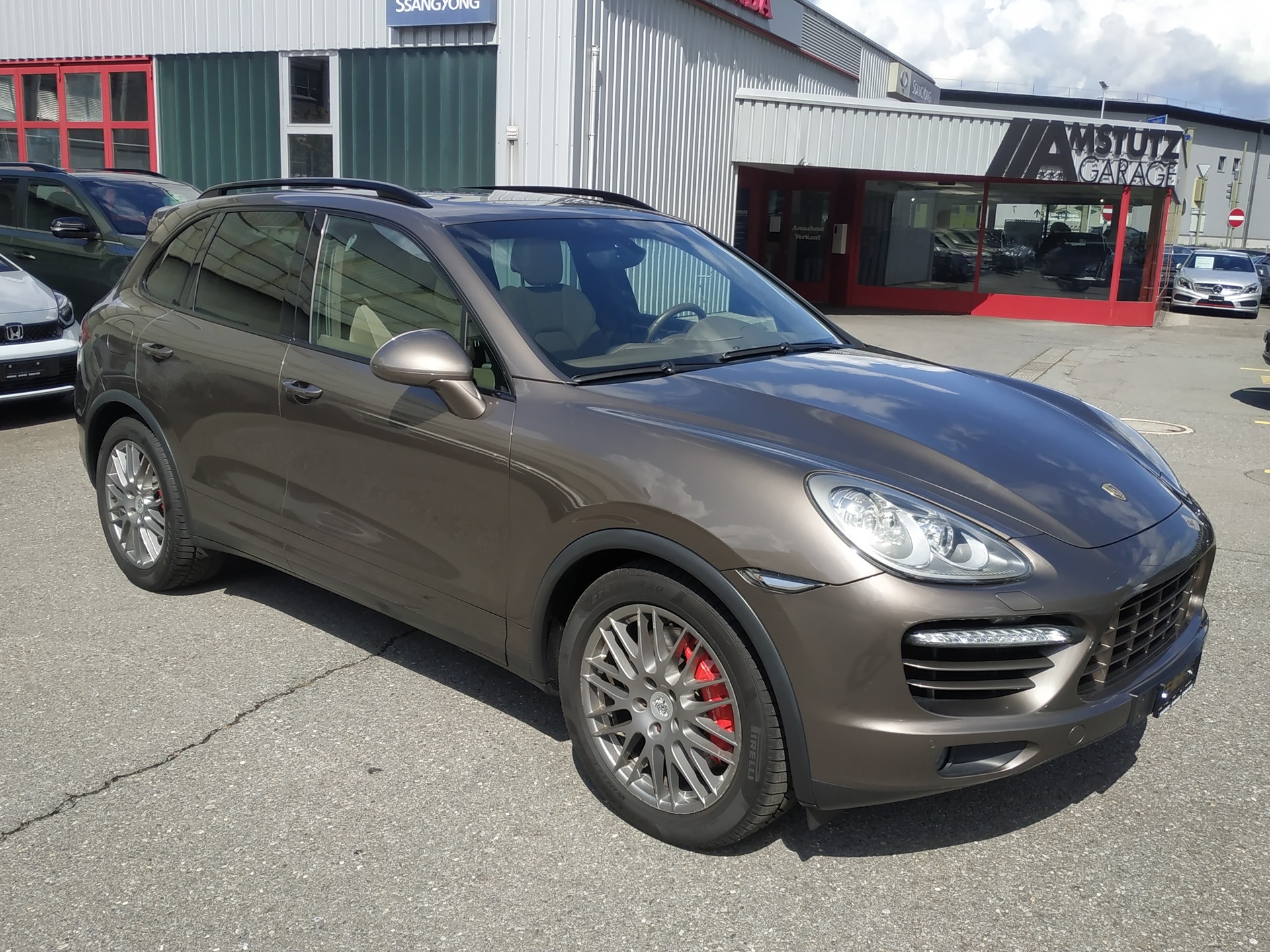 PORSCHE Cayenne Turbo-image-1