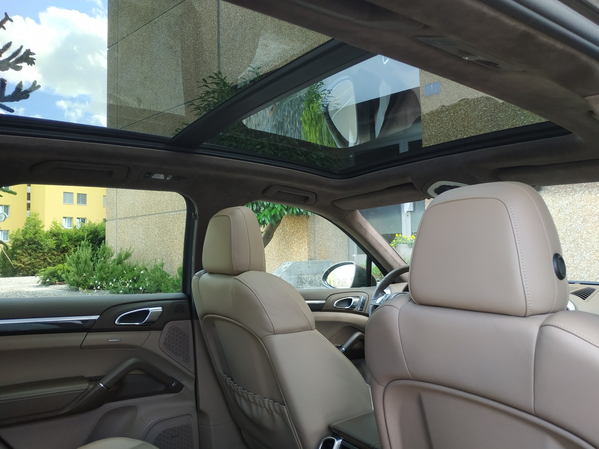 PORSCHE Cayenne Turbo-image-22