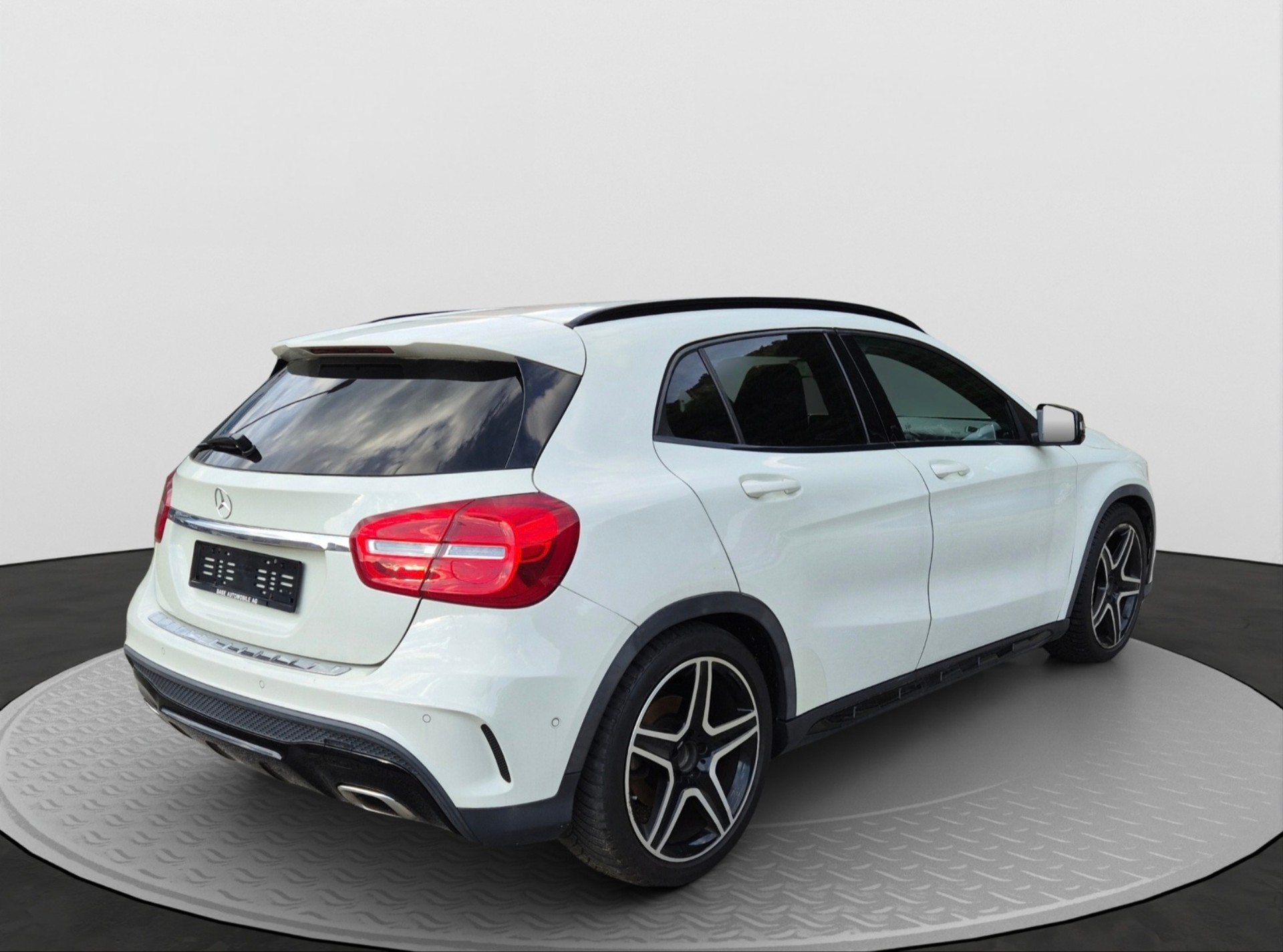 MERCEDES-BENZ GLA 220 CDI AMG Line 7G-DCT-image-4