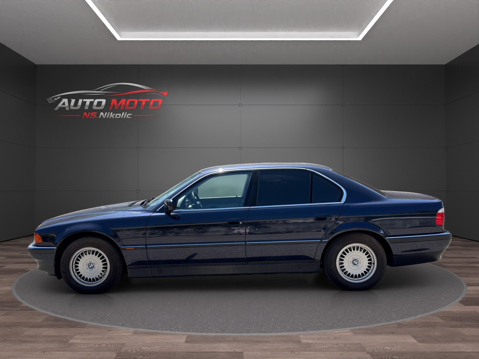 BMW 750i-image-5