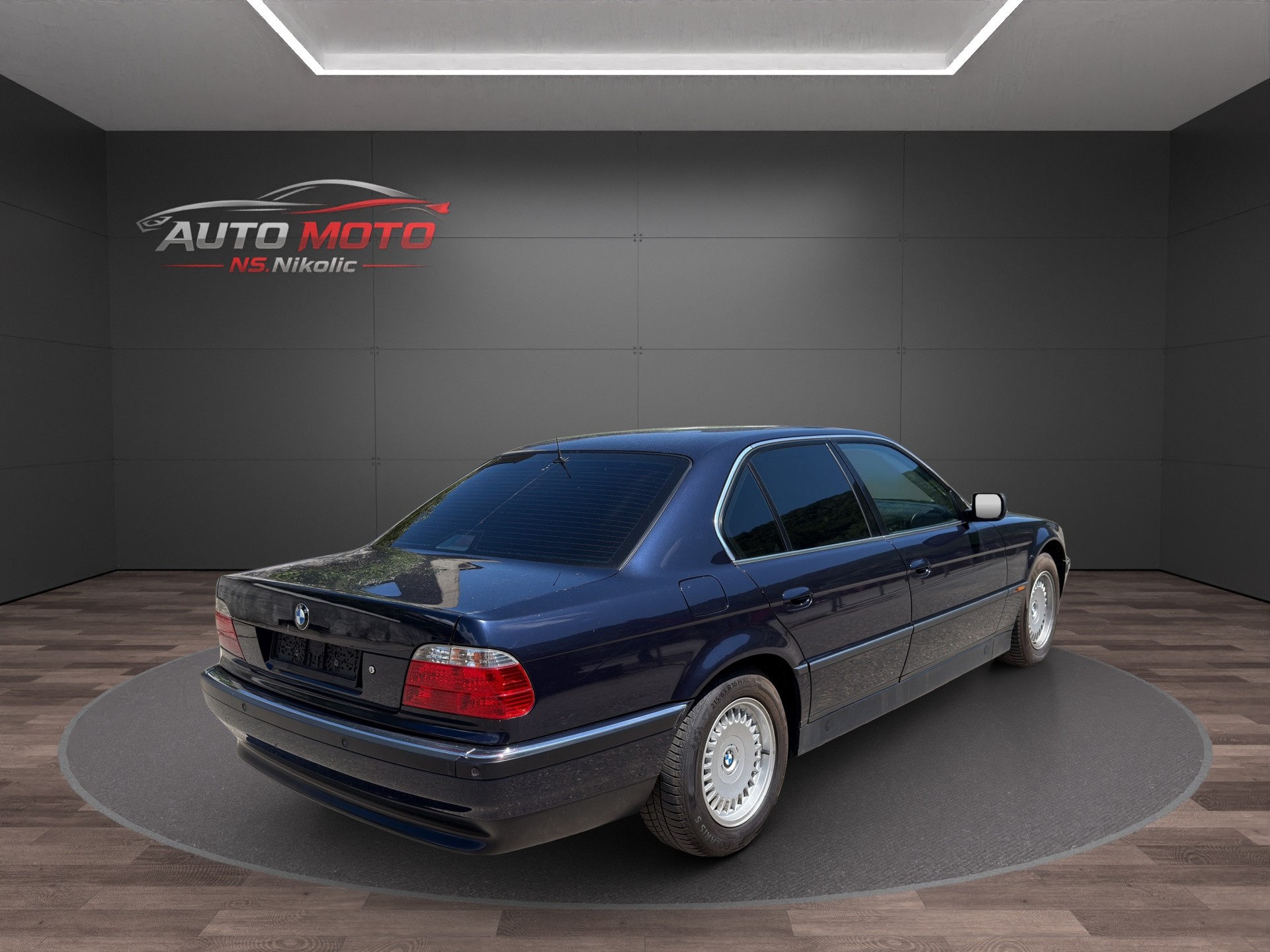 BMW 750i-image-3