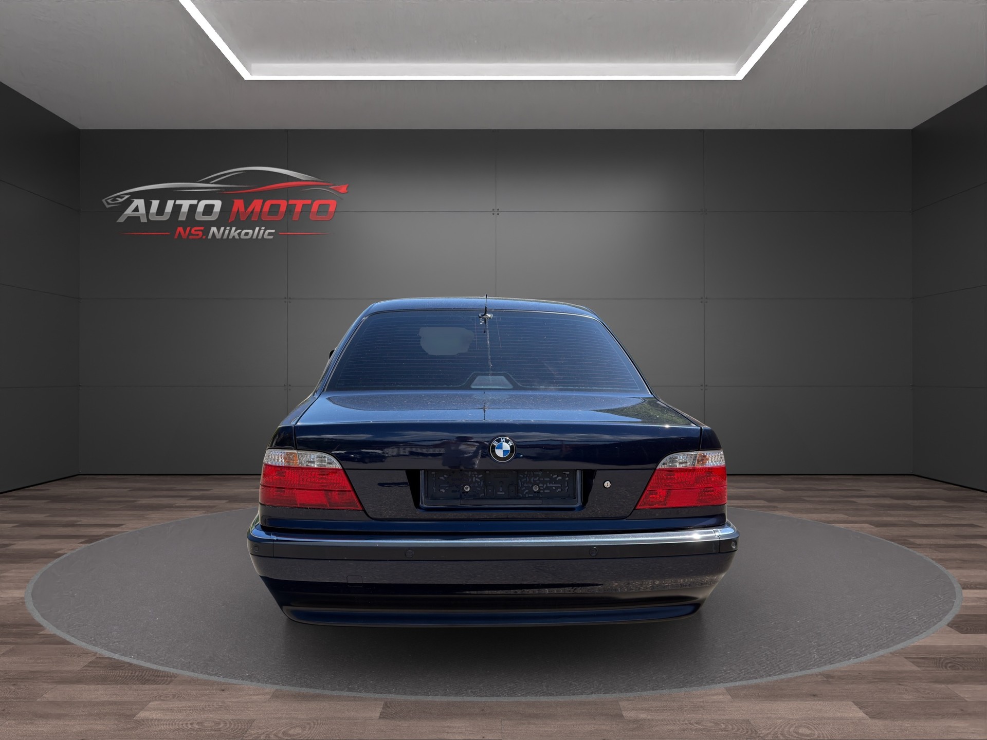 BMW 750i-image-7
