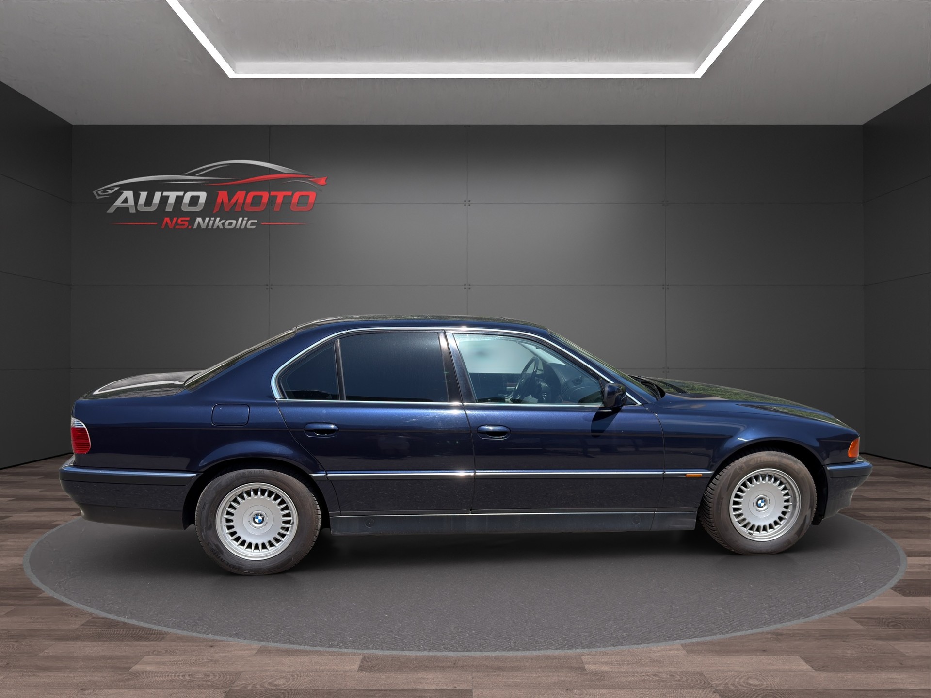 BMW 750i-image-4