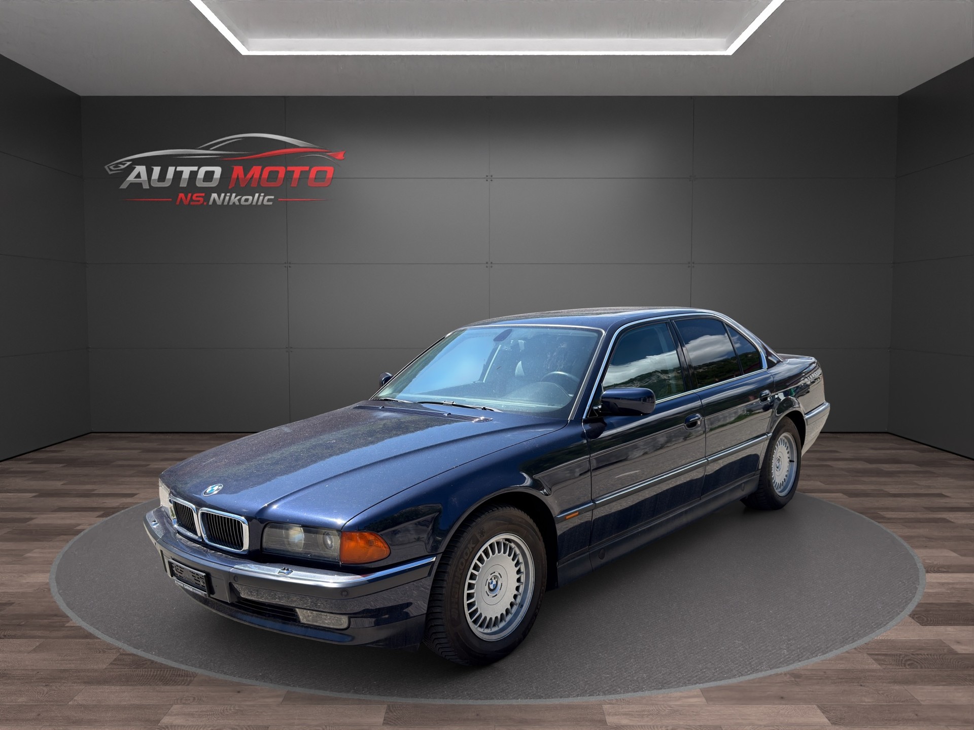 BMW 750i-image-1