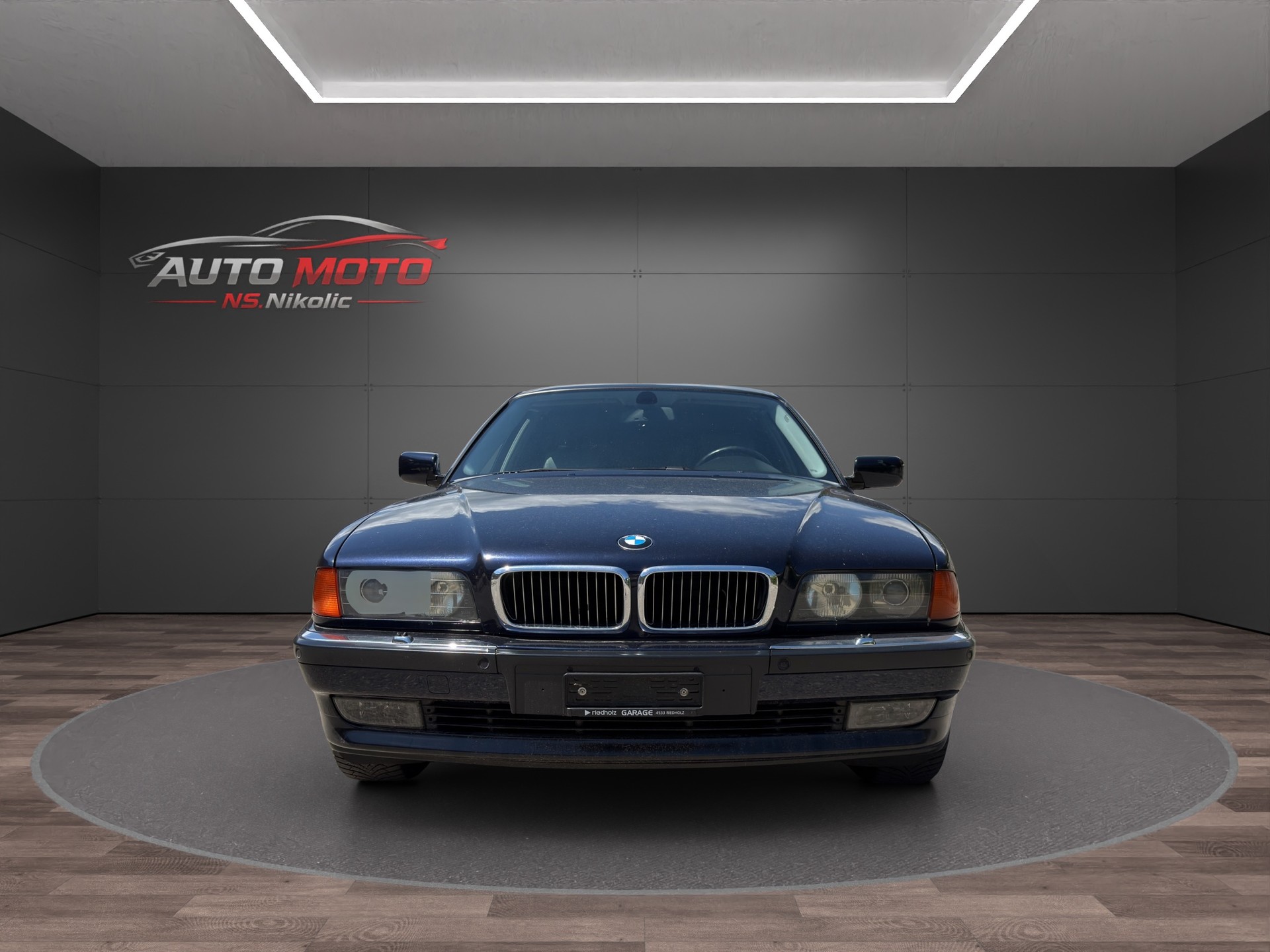 BMW 750i-image-6