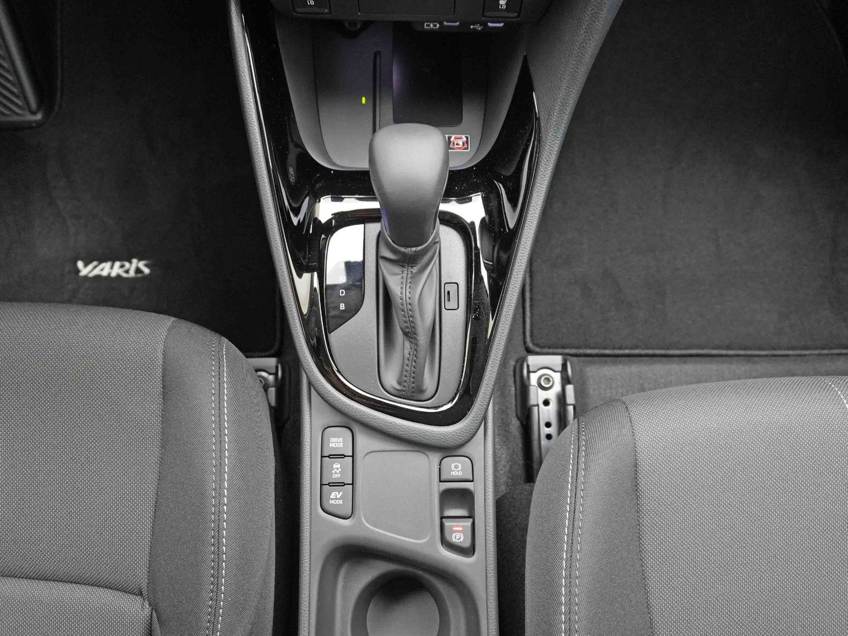 TOYOTA Yaris 1.5 VVT-i HSD Trend-image-14