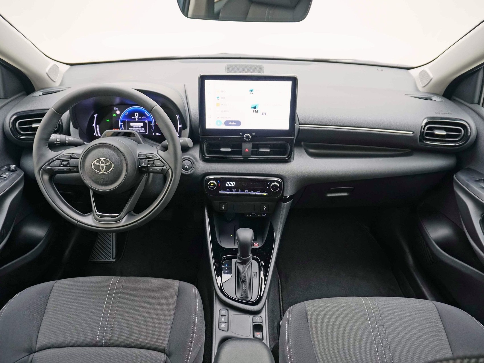 TOYOTA Yaris 1.5 VVT-i HSD Trend-image-8