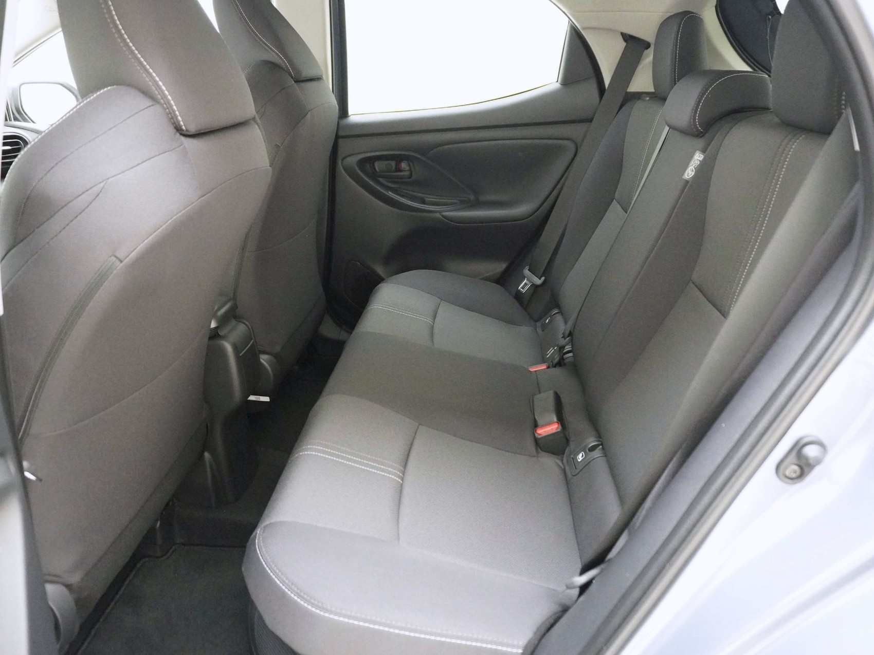TOYOTA Yaris 1.5 VVT-i HSD Trend-image-15