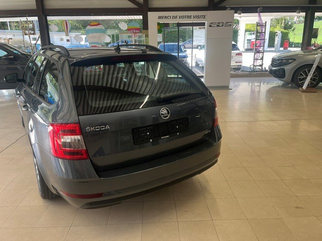 SKODA Octavia Combi 2.0 TDI Ambition 4x4 DSG-image-3