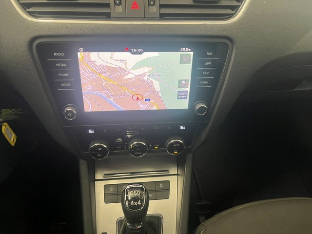 SKODA Octavia Combi 2.0 TDI Ambition 4x4 DSG-image-6