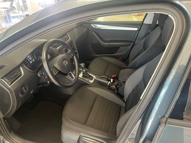 SKODA Octavia Combi 2.0 TDI Ambition 4x4 DSG-image-4
