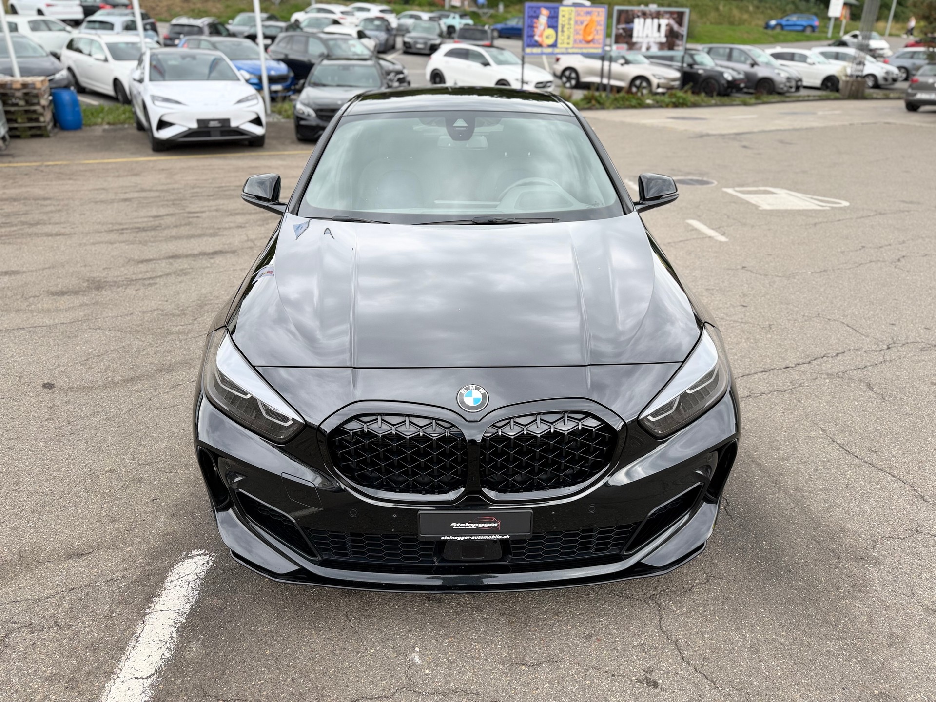 BMW M135i xDrive Steptronic-showroom-element-2