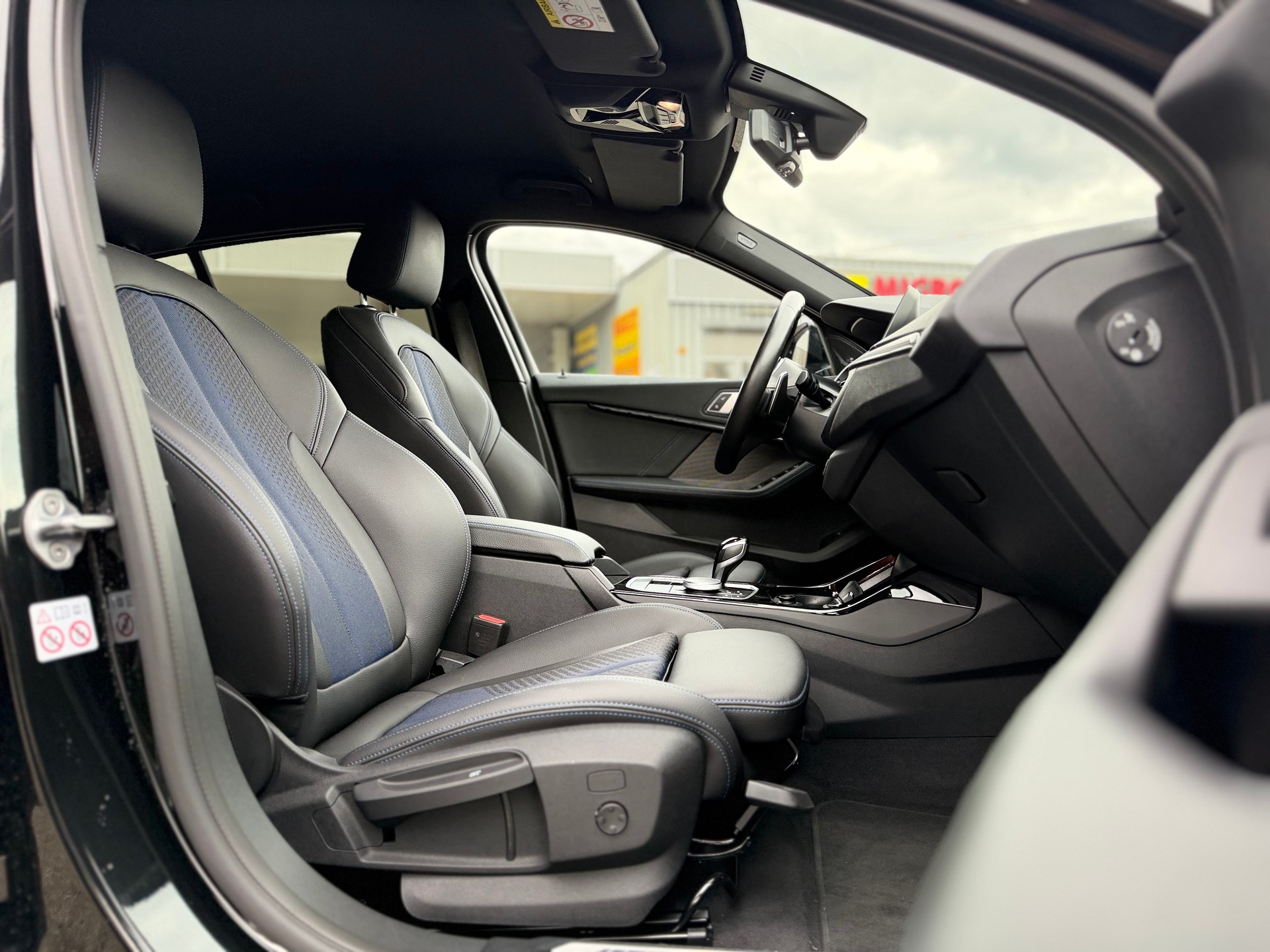 BMW M135i xDrive Steptronic-image-13