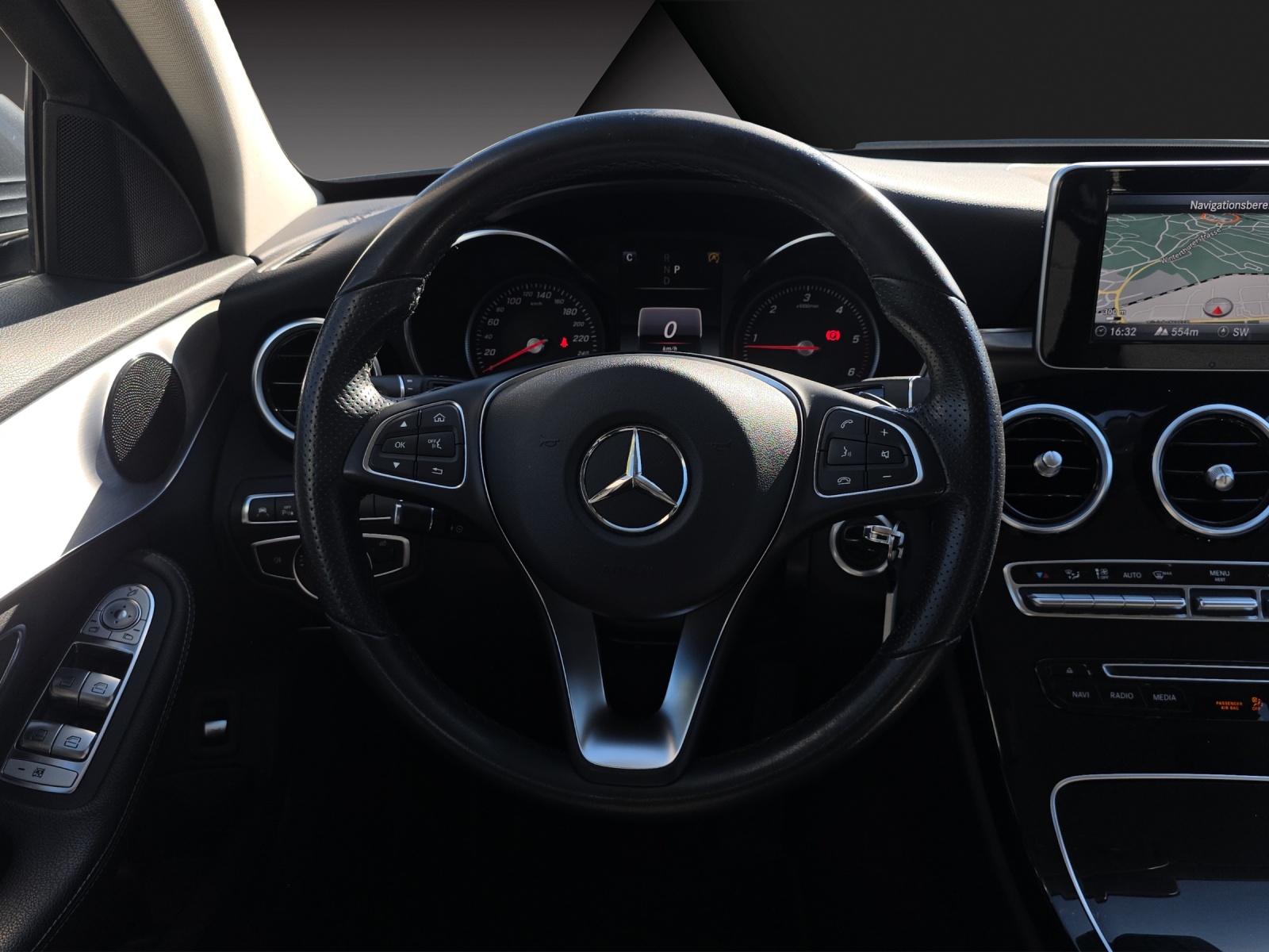 MERCEDES-BENZ C 250 d Swiss Star Avantgarde 4Matic 9G-Tronic-image-8