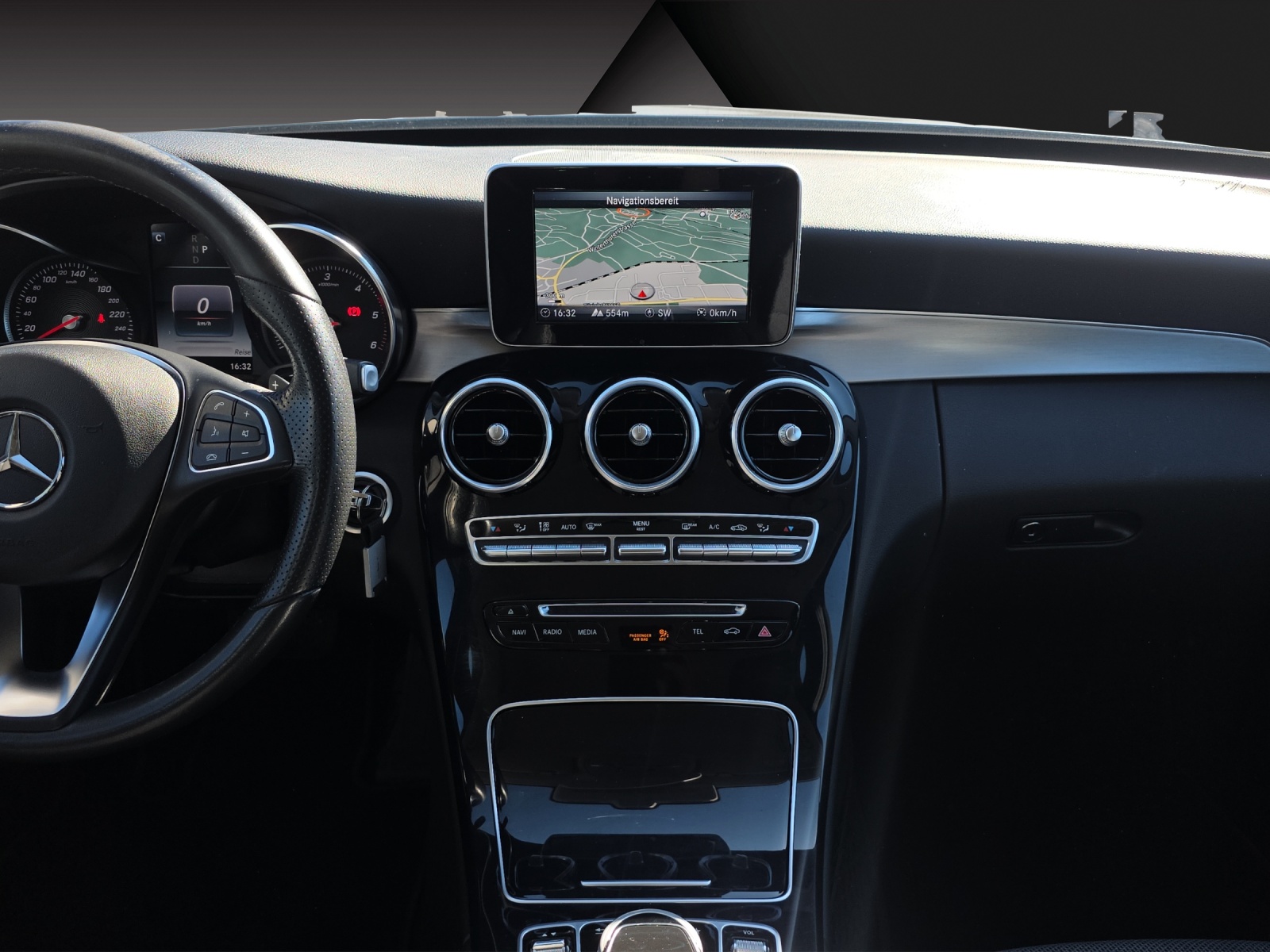 MERCEDES-BENZ C 250 d Swiss Star Avantgarde 4Matic 9G-Tronic-image-11
