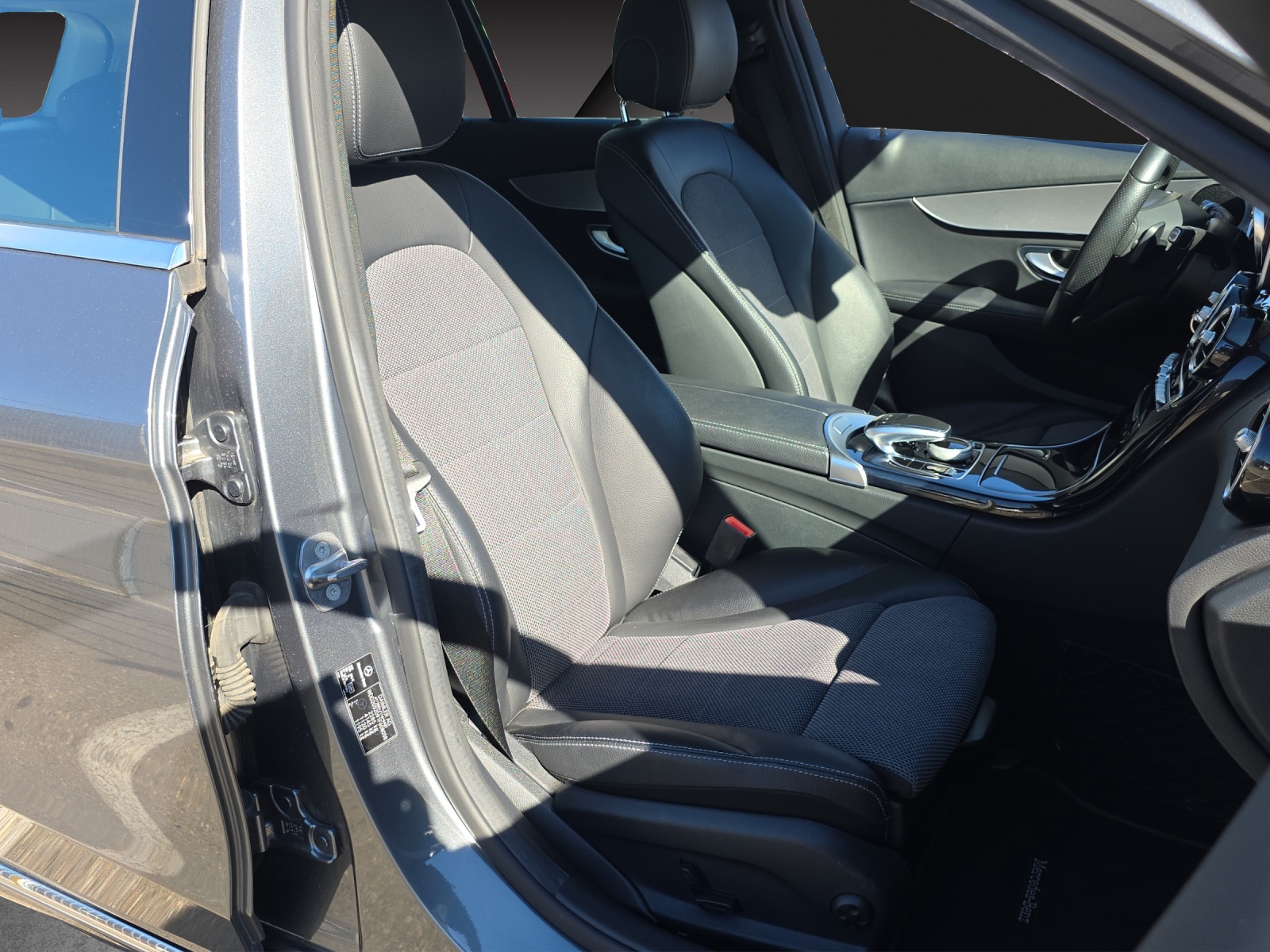 MERCEDES-BENZ C 250 d Swiss Star Avantgarde 4Matic 9G-Tronic-image-16