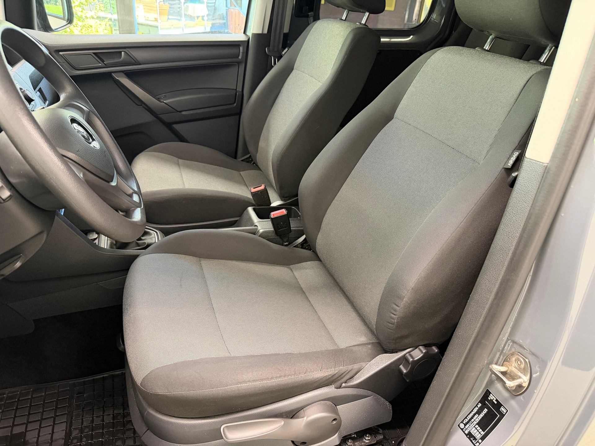 VW Caddy 2.0TDI 4Motion BlueMotion Technology-image-12
