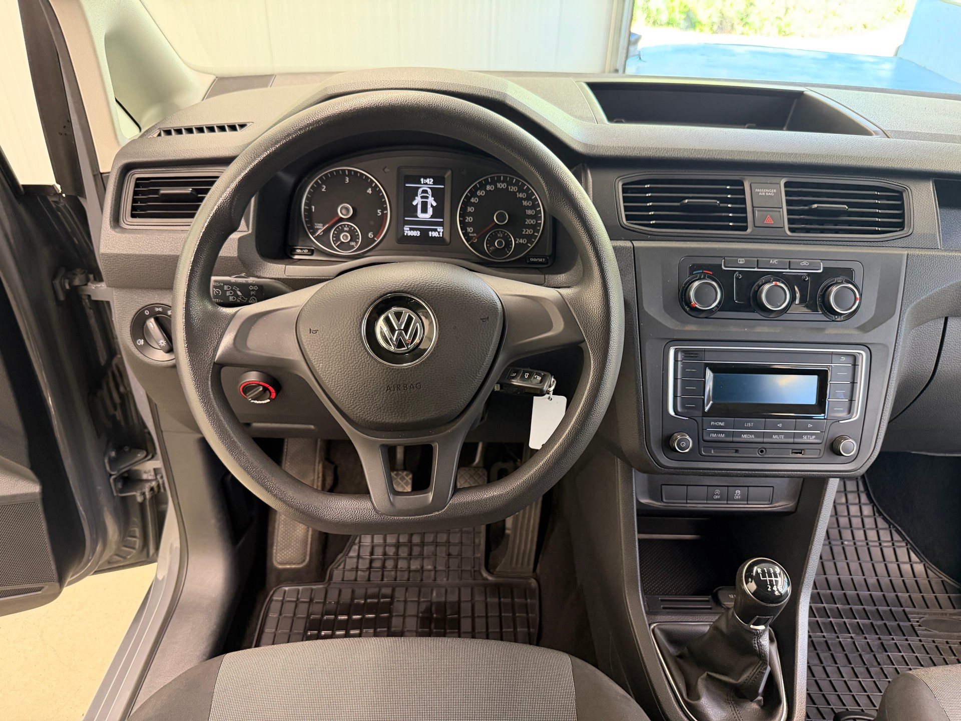 VW Caddy 2.0TDI 4Motion BlueMotion Technology-image-16