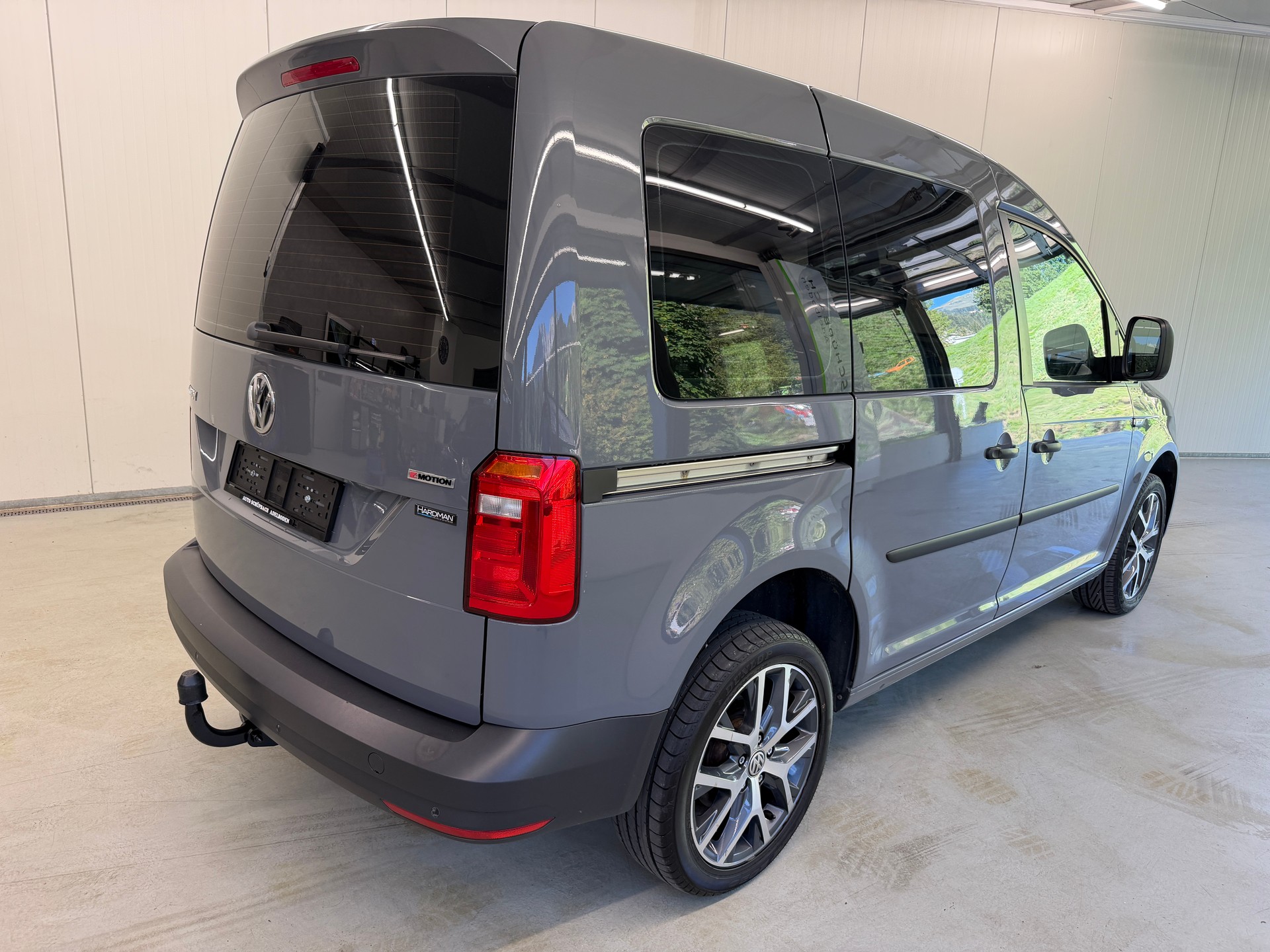 VW Caddy 2.0TDI 4Motion BlueMotion Technology-image-4