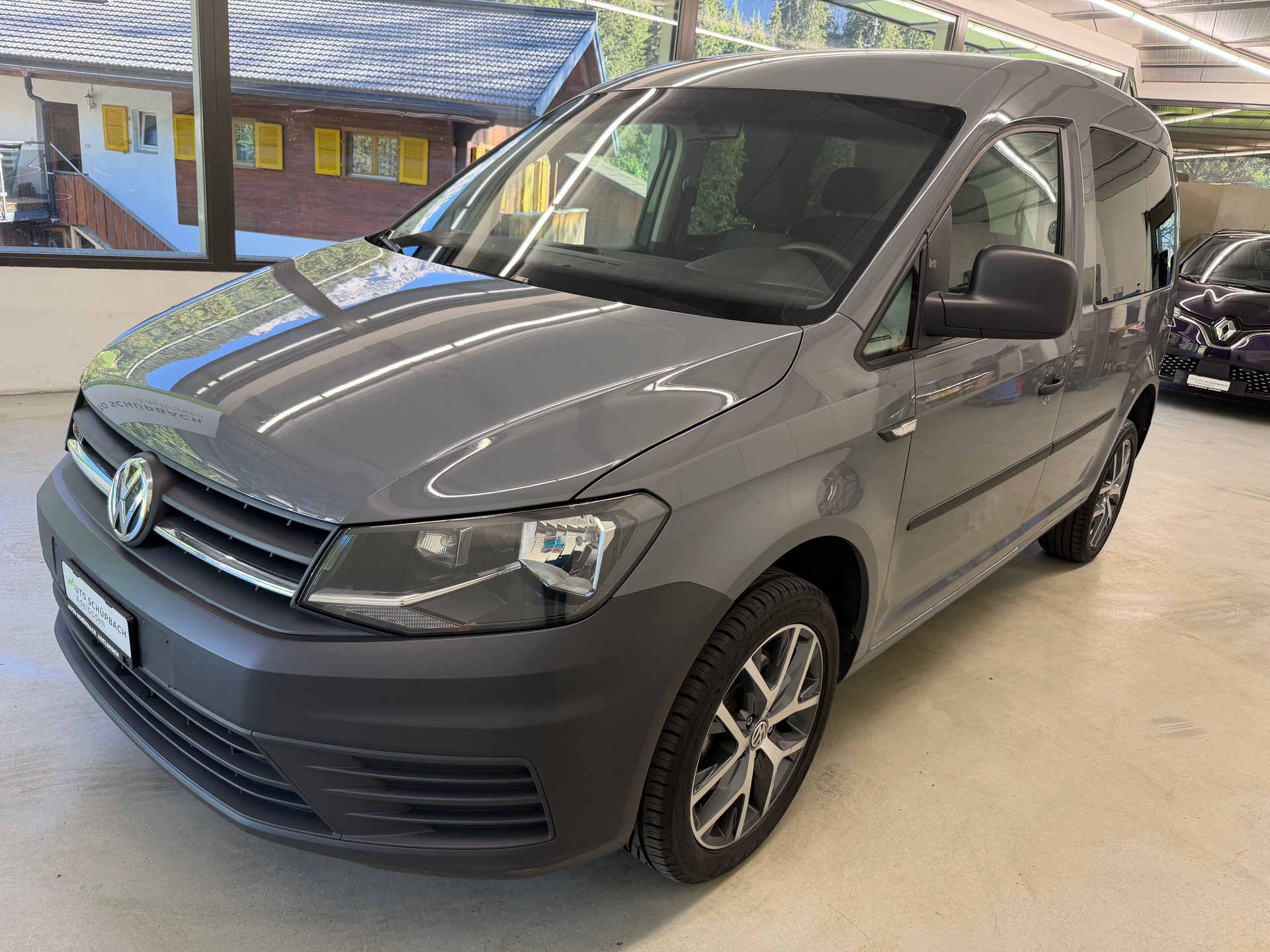 VW Caddy 2.0TDI 4Motion BlueMotion Technology-image-9