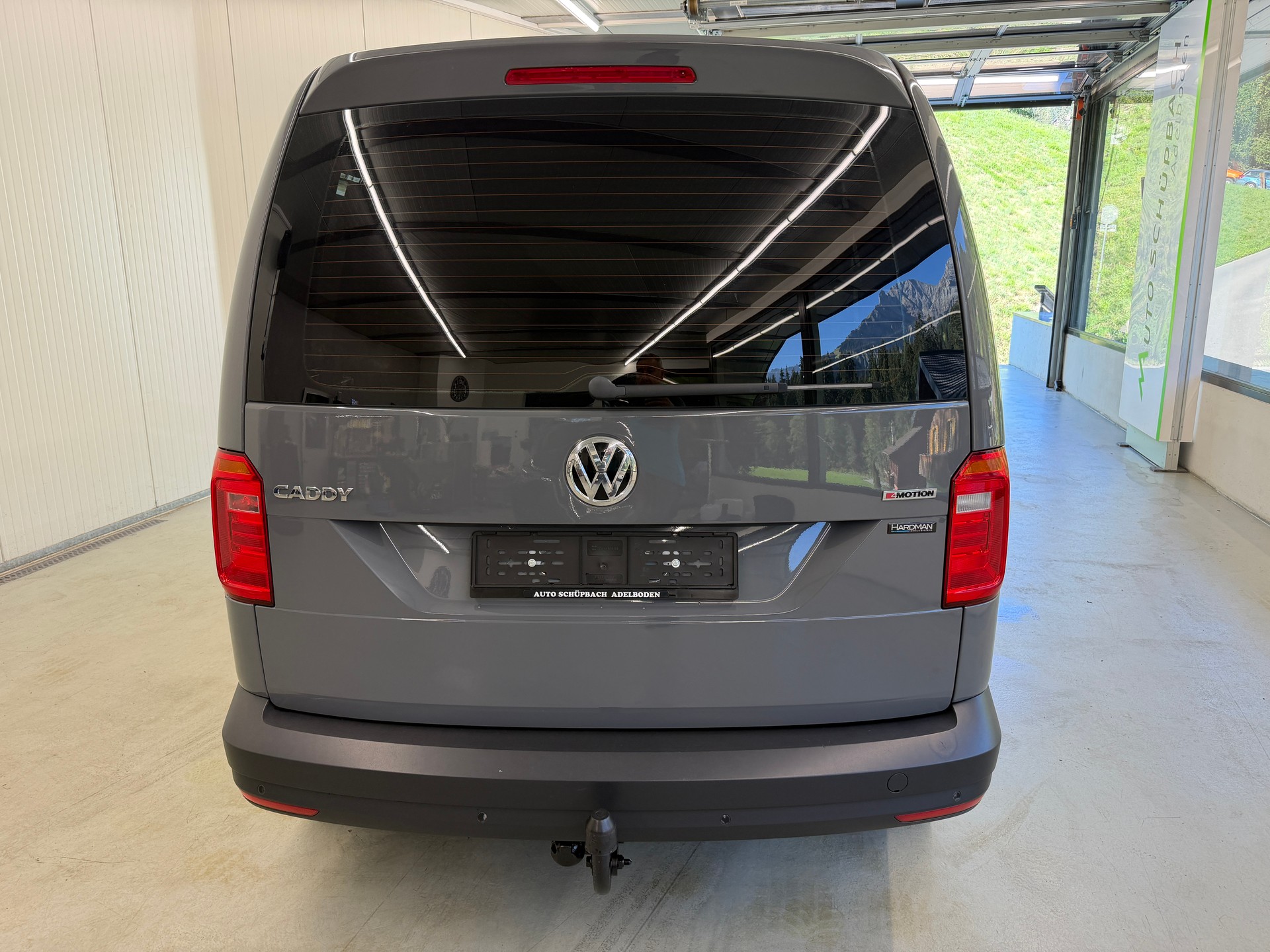 VW Caddy 2.0TDI 4Motion BlueMotion Technology-image-5