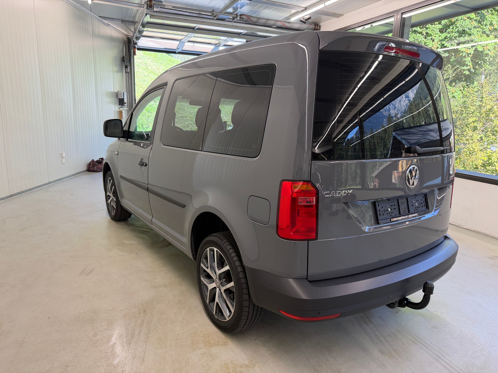 VW Caddy 2.0TDI 4Motion BlueMotion Technology-image-6
