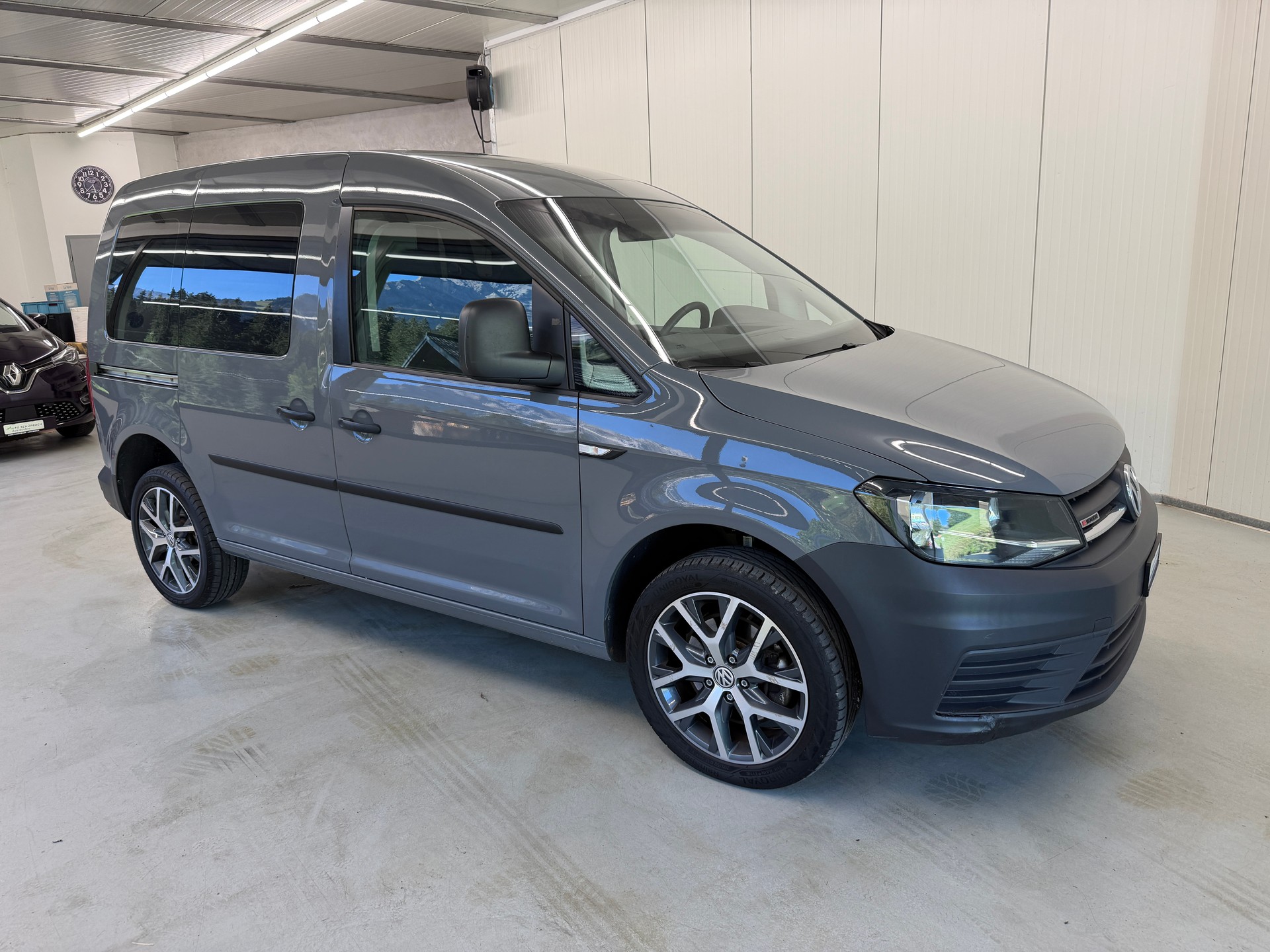 VW Caddy 2.0TDI 4Motion BlueMotion Technology-image-1