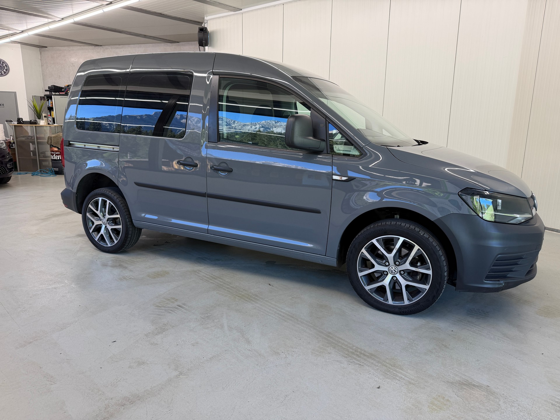 VW Caddy 2.0TDI 4Motion BlueMotion Technology-image-2