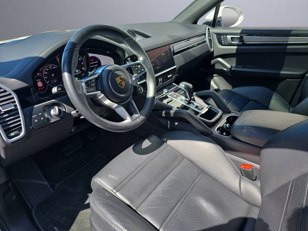 PORSCHE Cayenne Coupé 3.0 V6 E-Hybrid Platinum Edition-image-9
