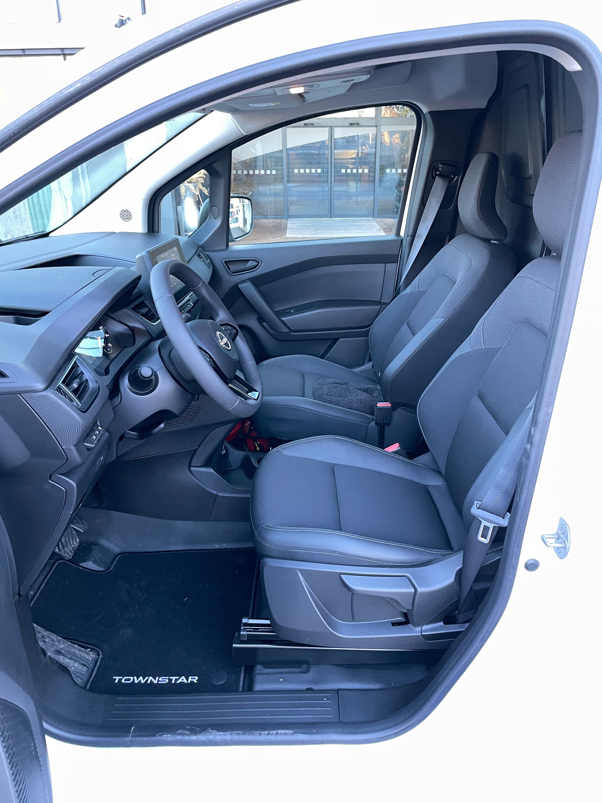 NISSAN Townstar EV45 kWh 22kW L2 Acenta mit AHK-image-12