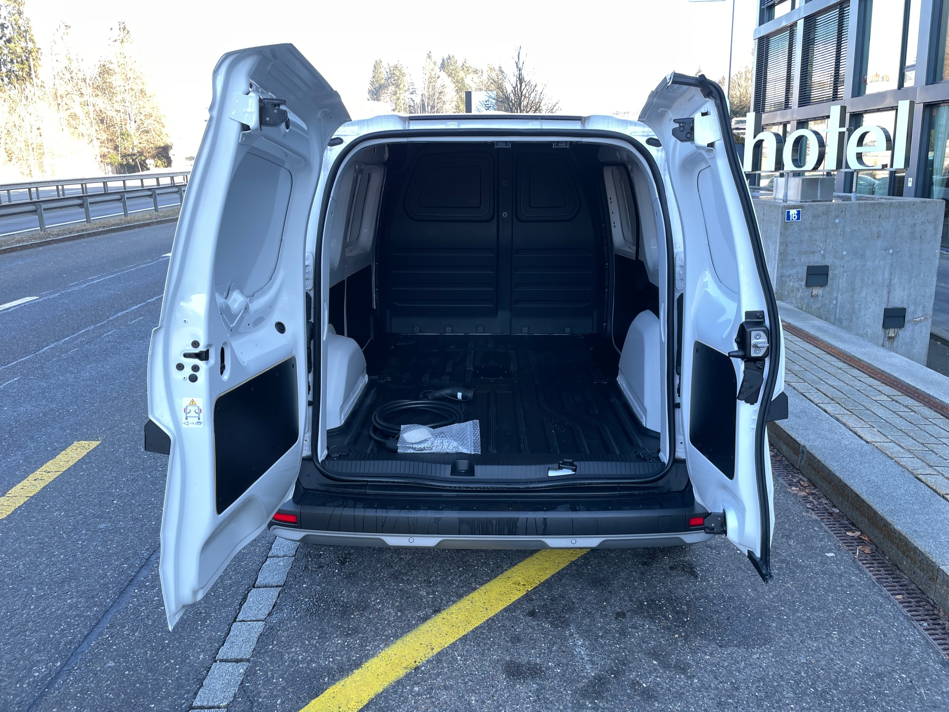 NISSAN Townstar EV45 kWh 22kW L2 Acenta mit AHK-image-7