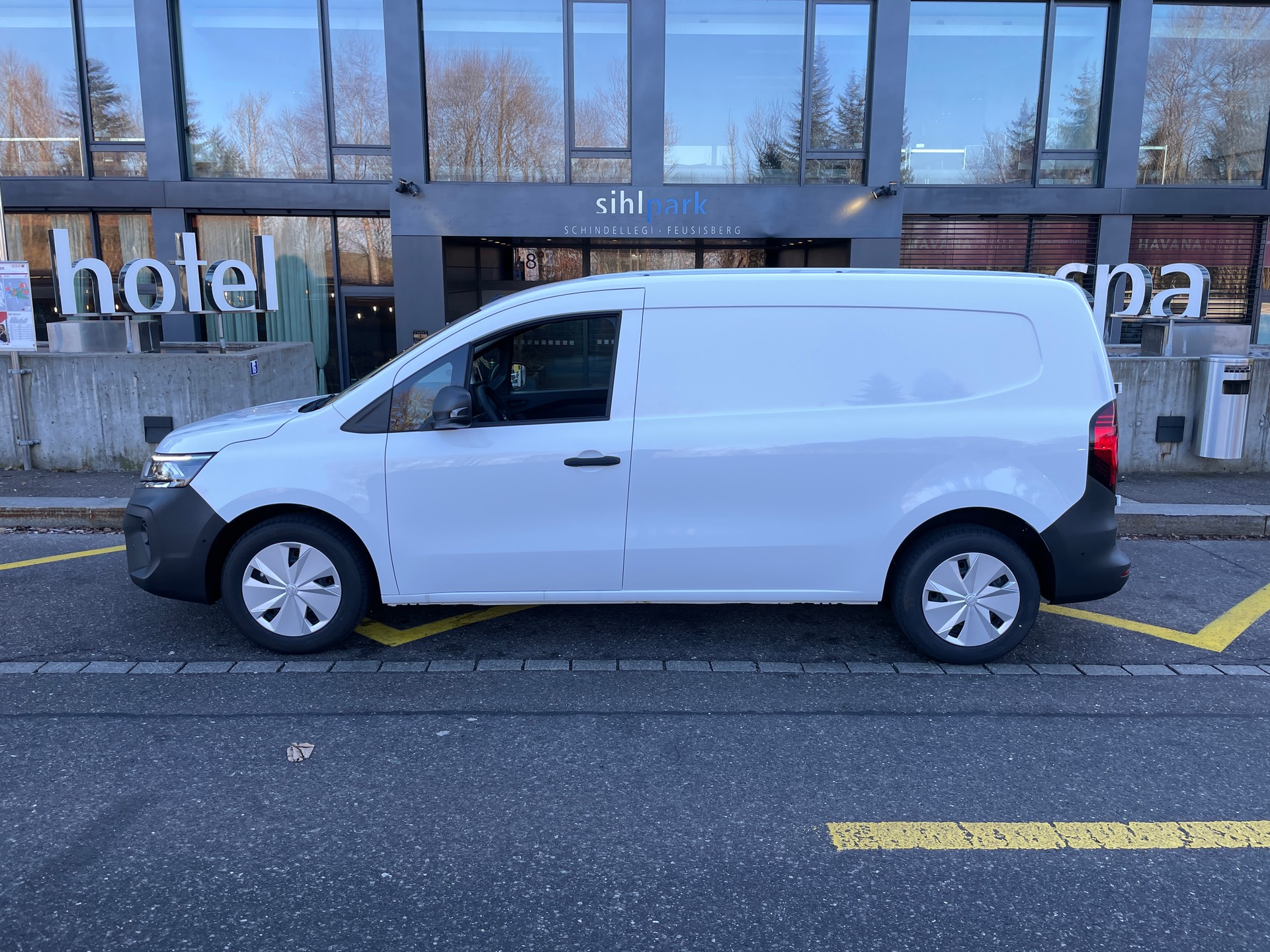 NISSAN Townstar EV45 kWh 22kW L2 Acenta mit AHK-image-9