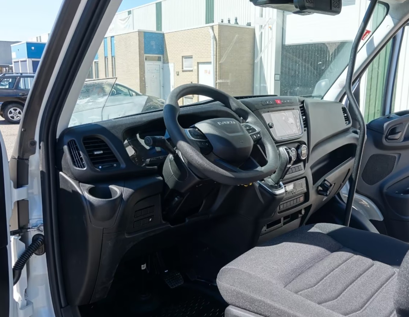 IVECO Daily 65 C 18H 24 Sitzer Reisebus-image-7