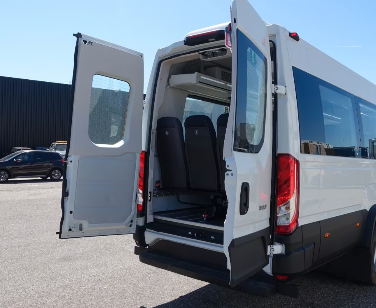 IVECO Daily 65 C 18H 24 Sitzer Reisebus-image-5