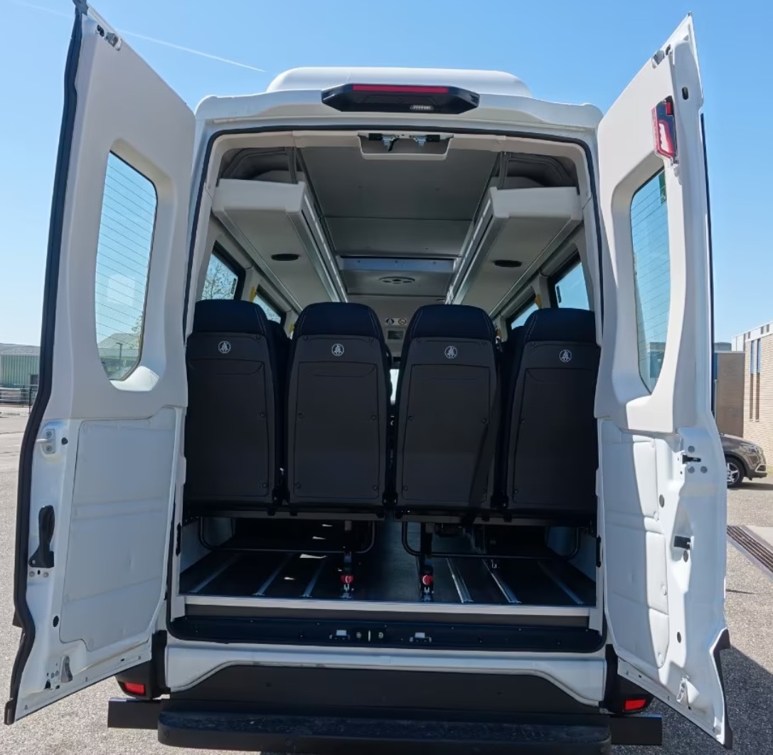 IVECO Daily 65 C 18H 24 Sitzer Reisebus-image-3