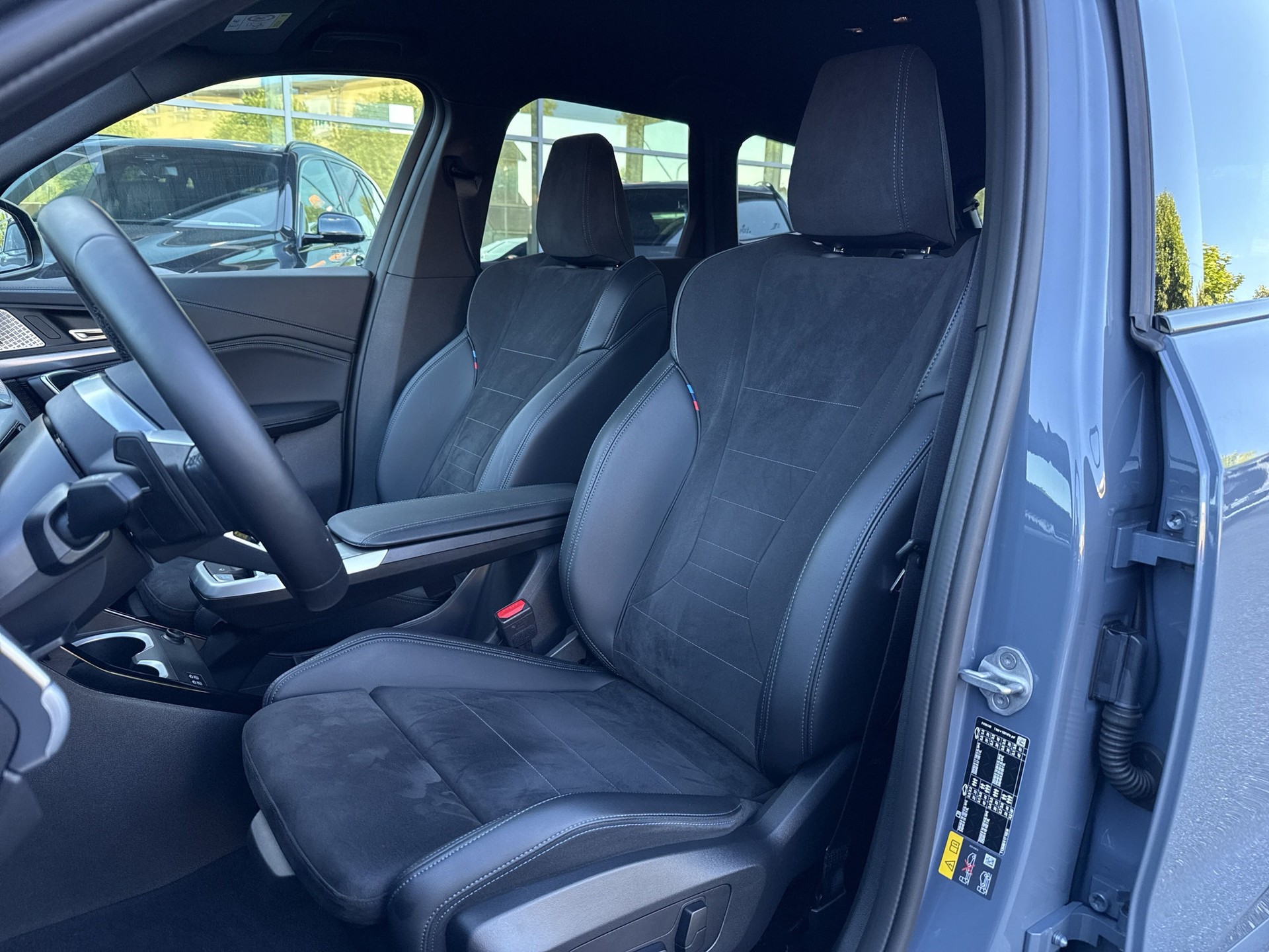 BMW iX1 xDrive 30 M Sport-image-9