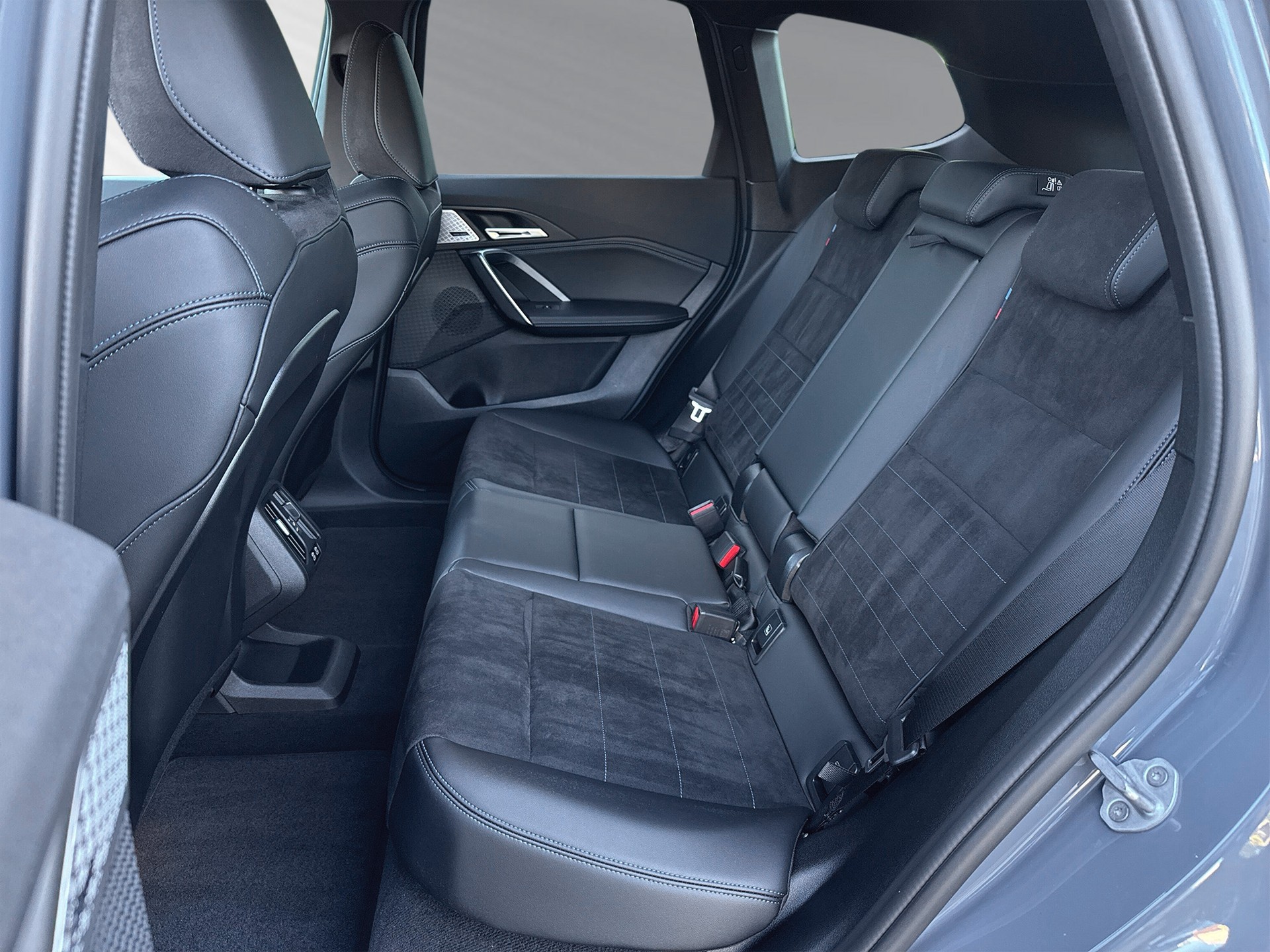 BMW iX1 xDrive 30 M Sport-image-6
