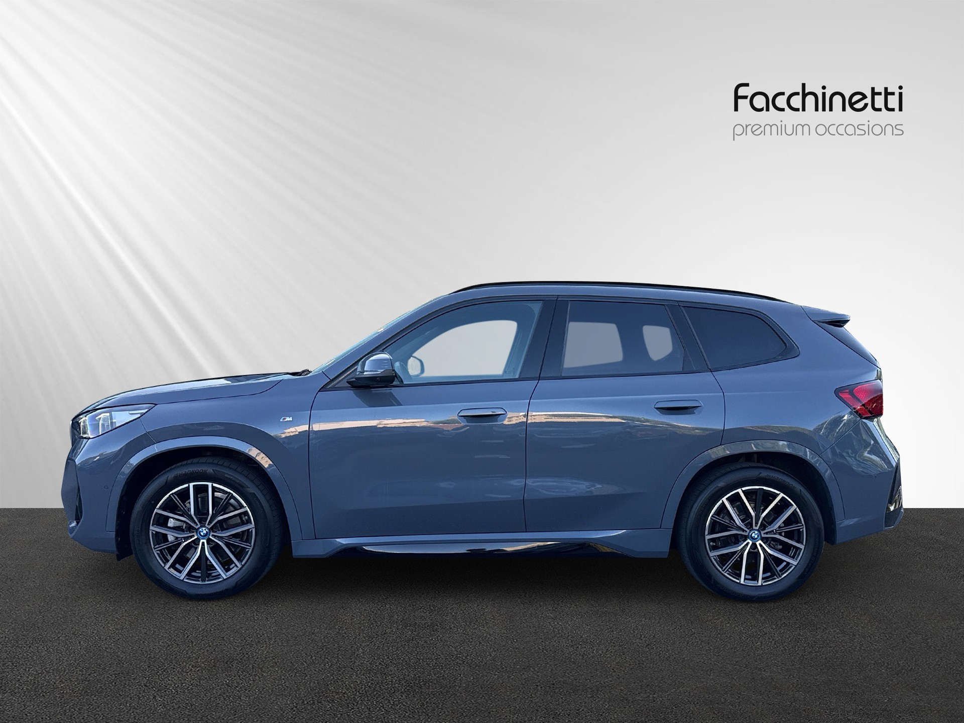 BMW iX1 xDrive 30 M Sport-image-1