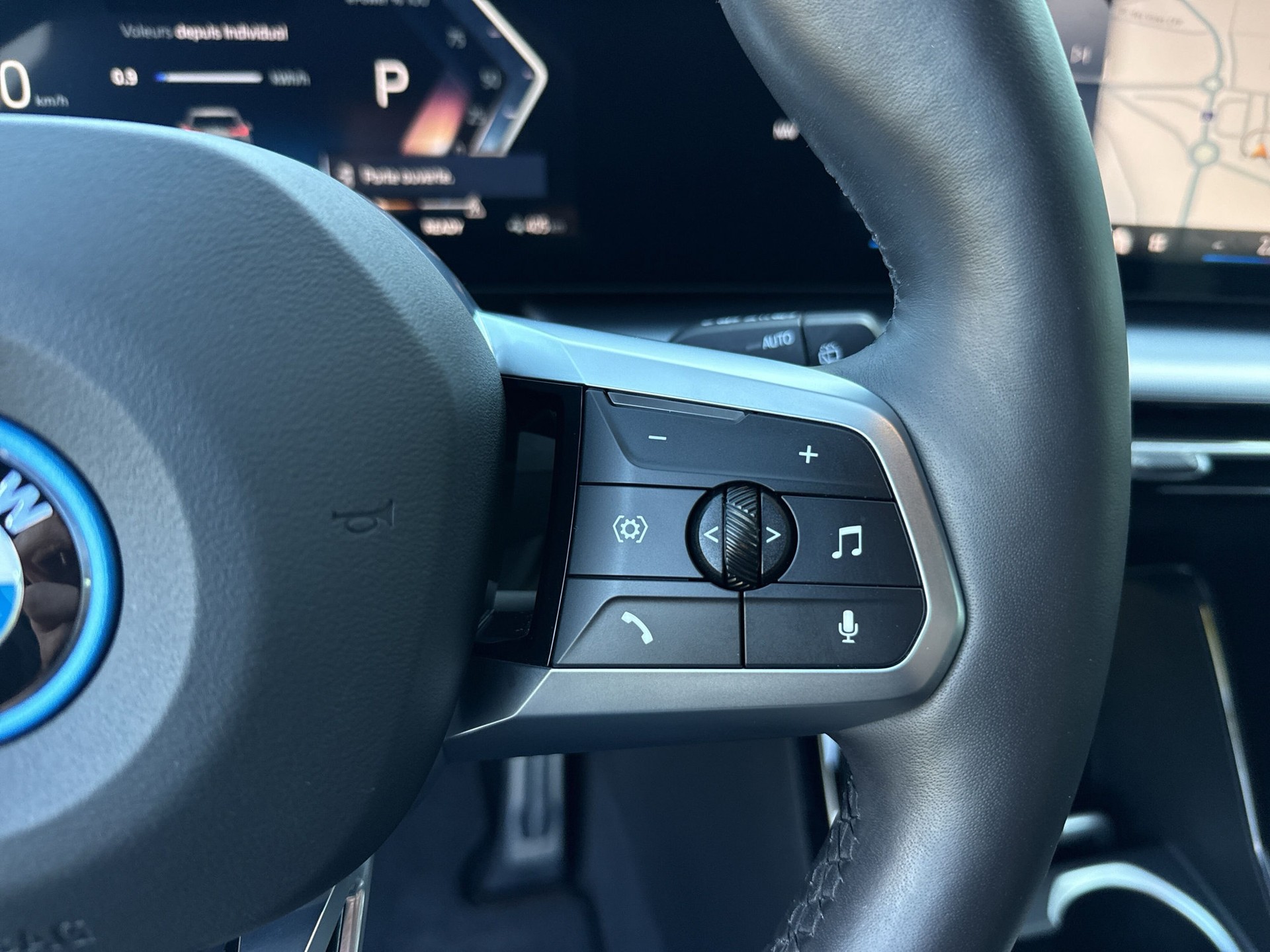 BMW iX1 xDrive 30 M Sport-image-15